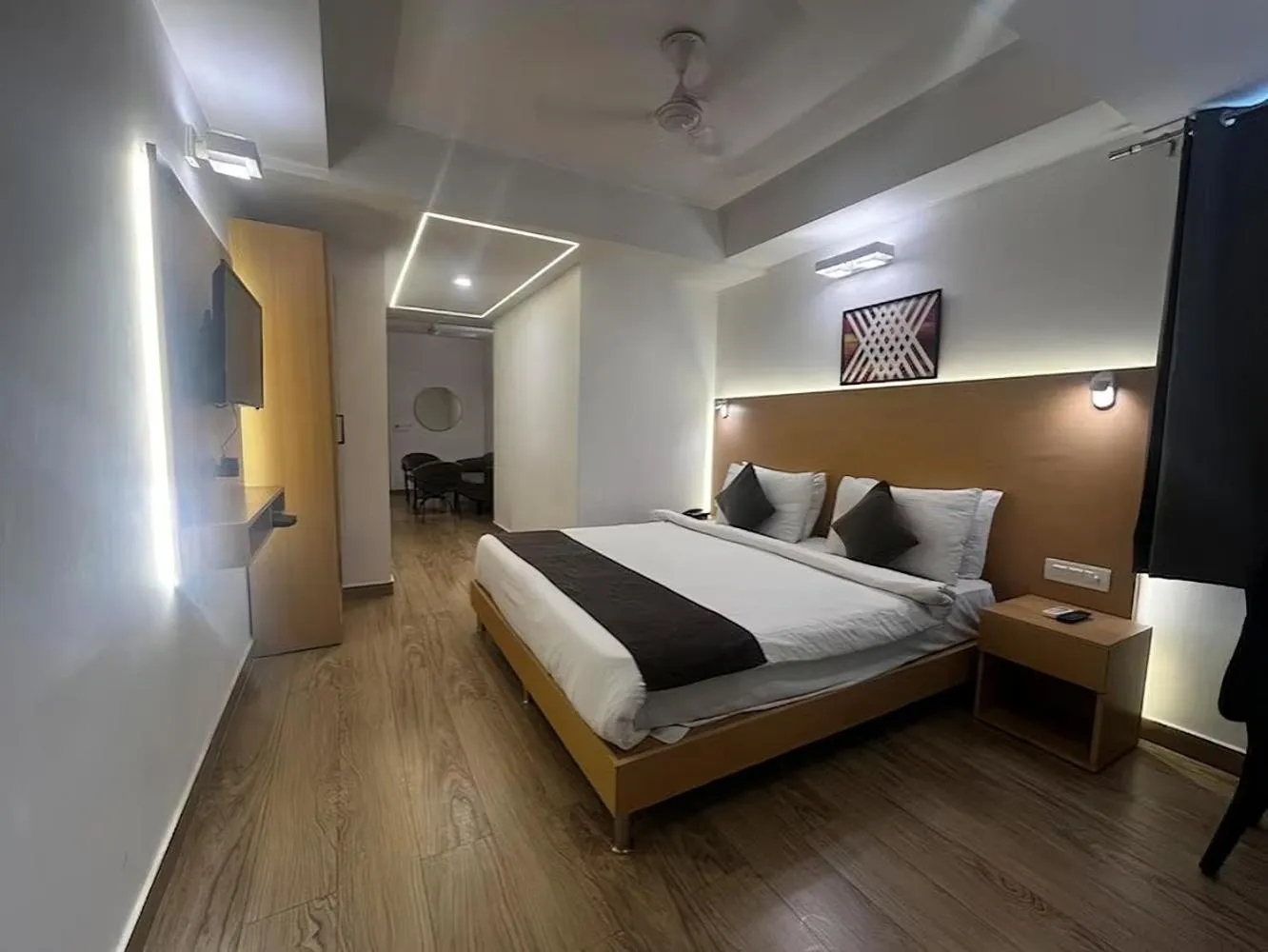 Bed in GoldenKeys Inn