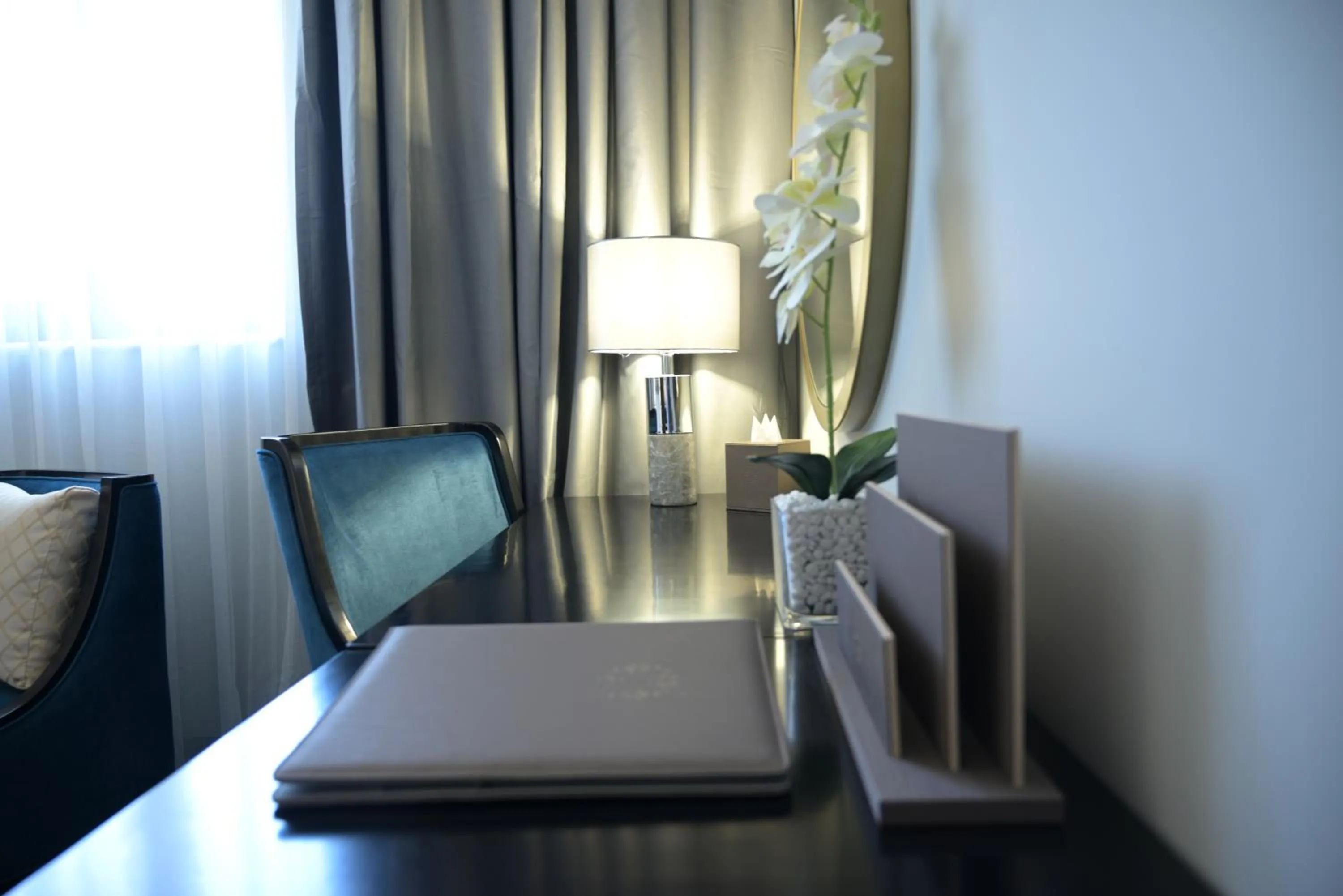 Library in Iris Boutique Granada