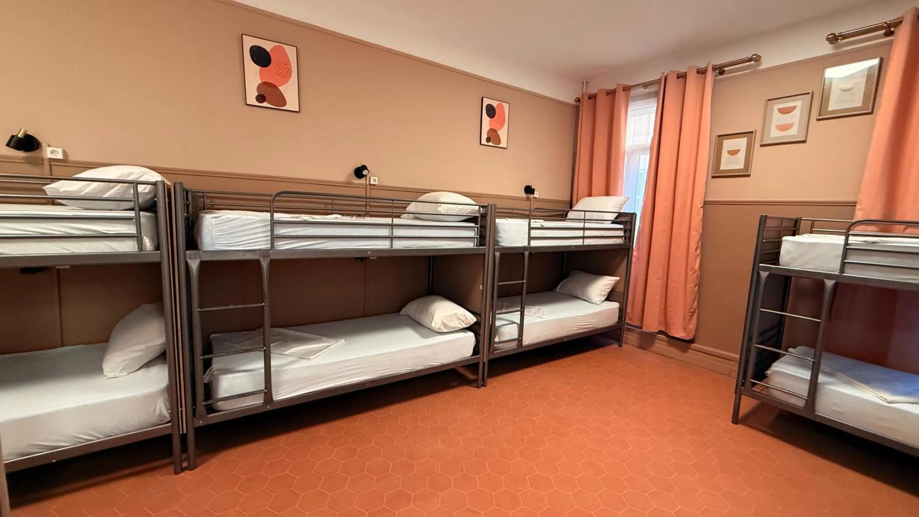 Bed in HOTEL SYLVABELLE