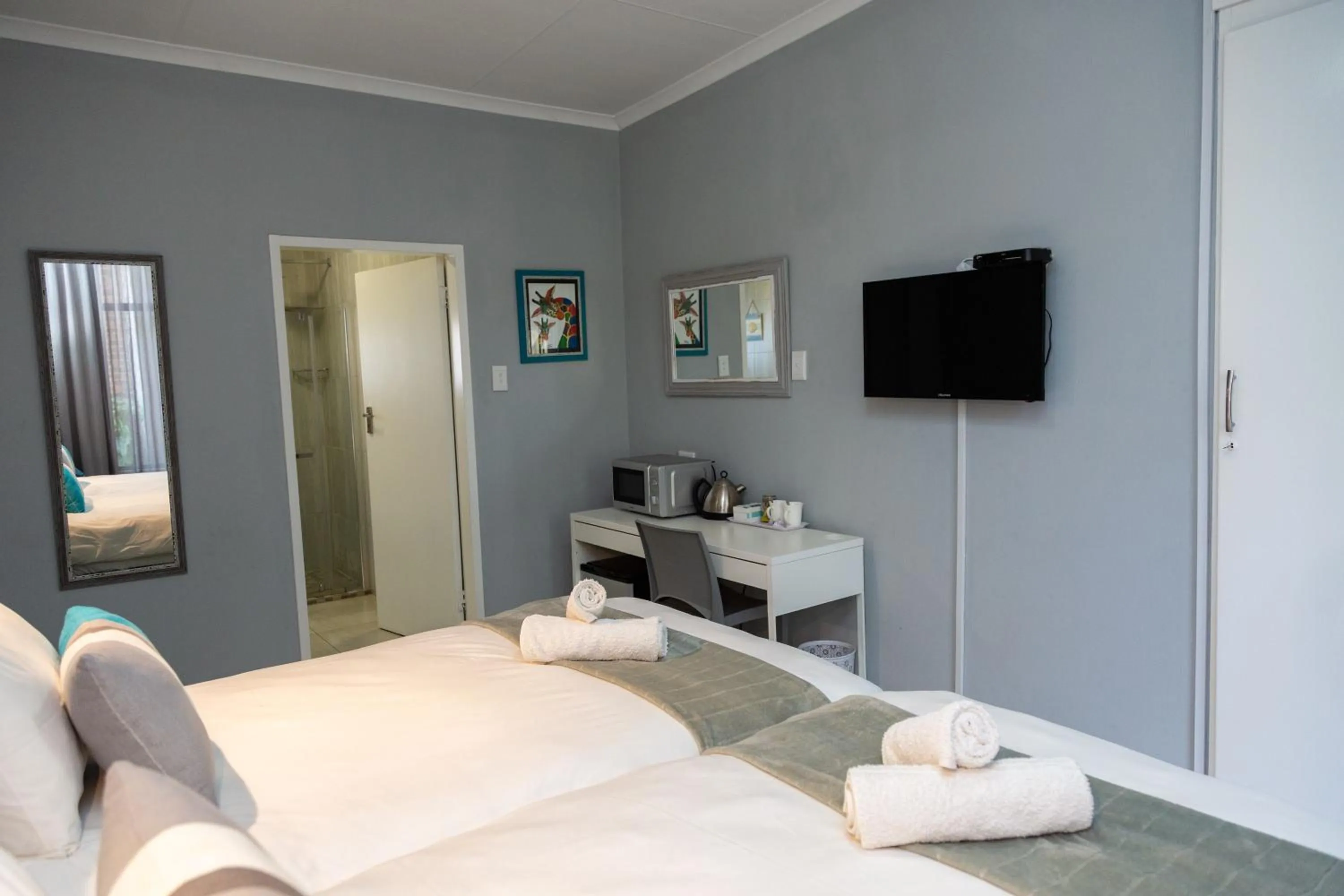 Photo of the whole room, Bed in Glen Maine Guest House