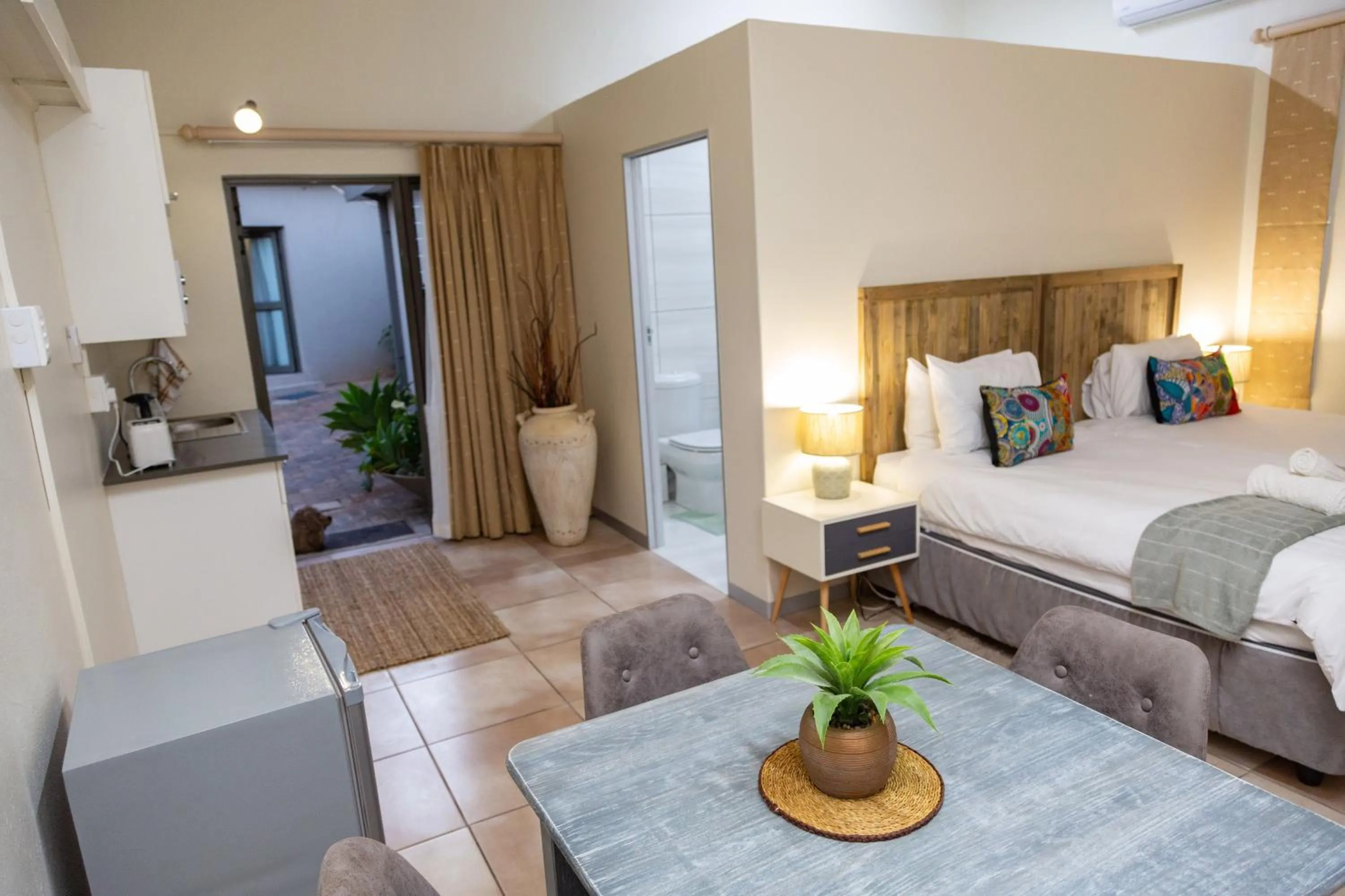 Photo of the whole room, Bed in Glen Maine Guest House