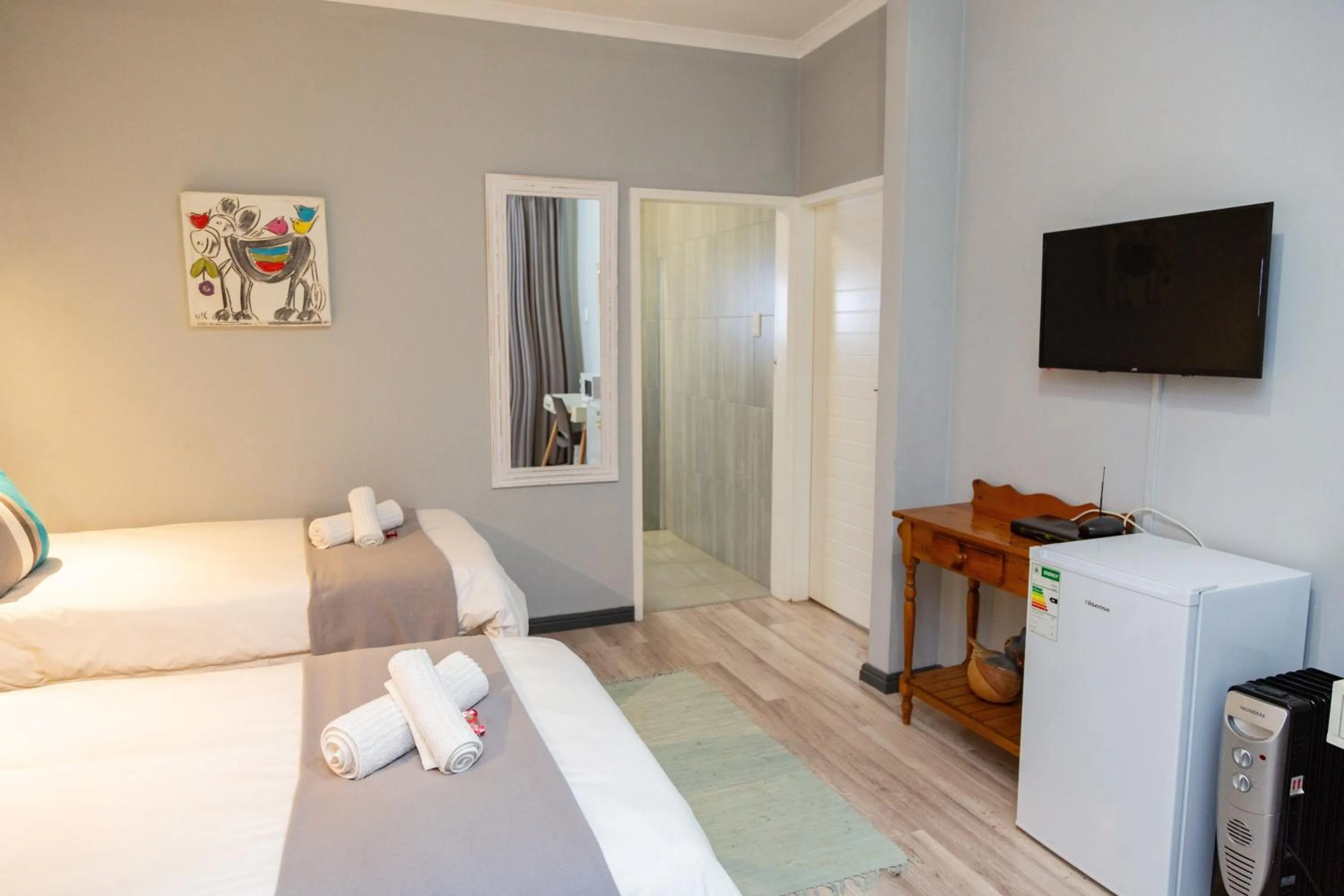 Photo of the whole room, Bed in Glen Maine Guest House