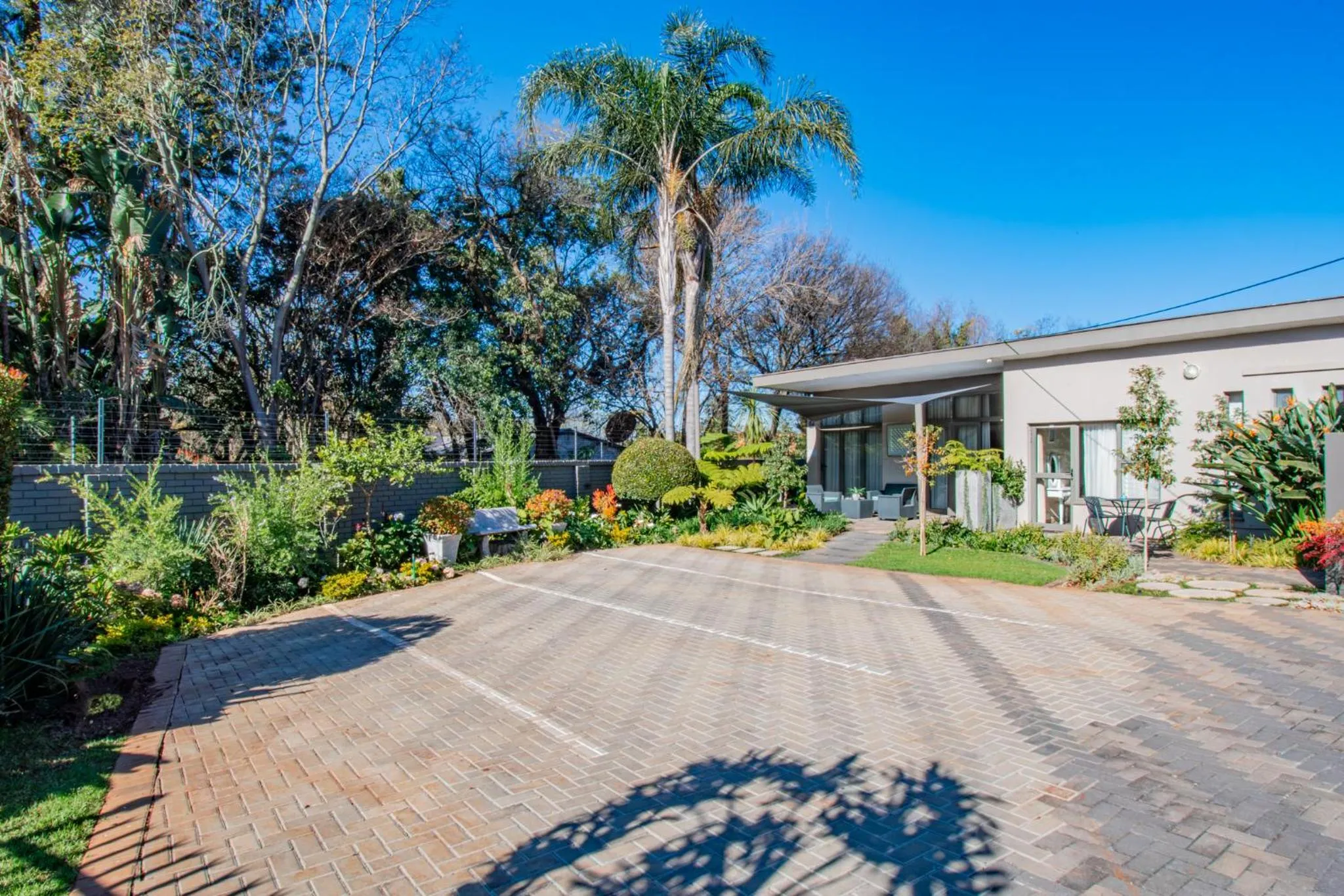 Parking in Glen Maine Guest House