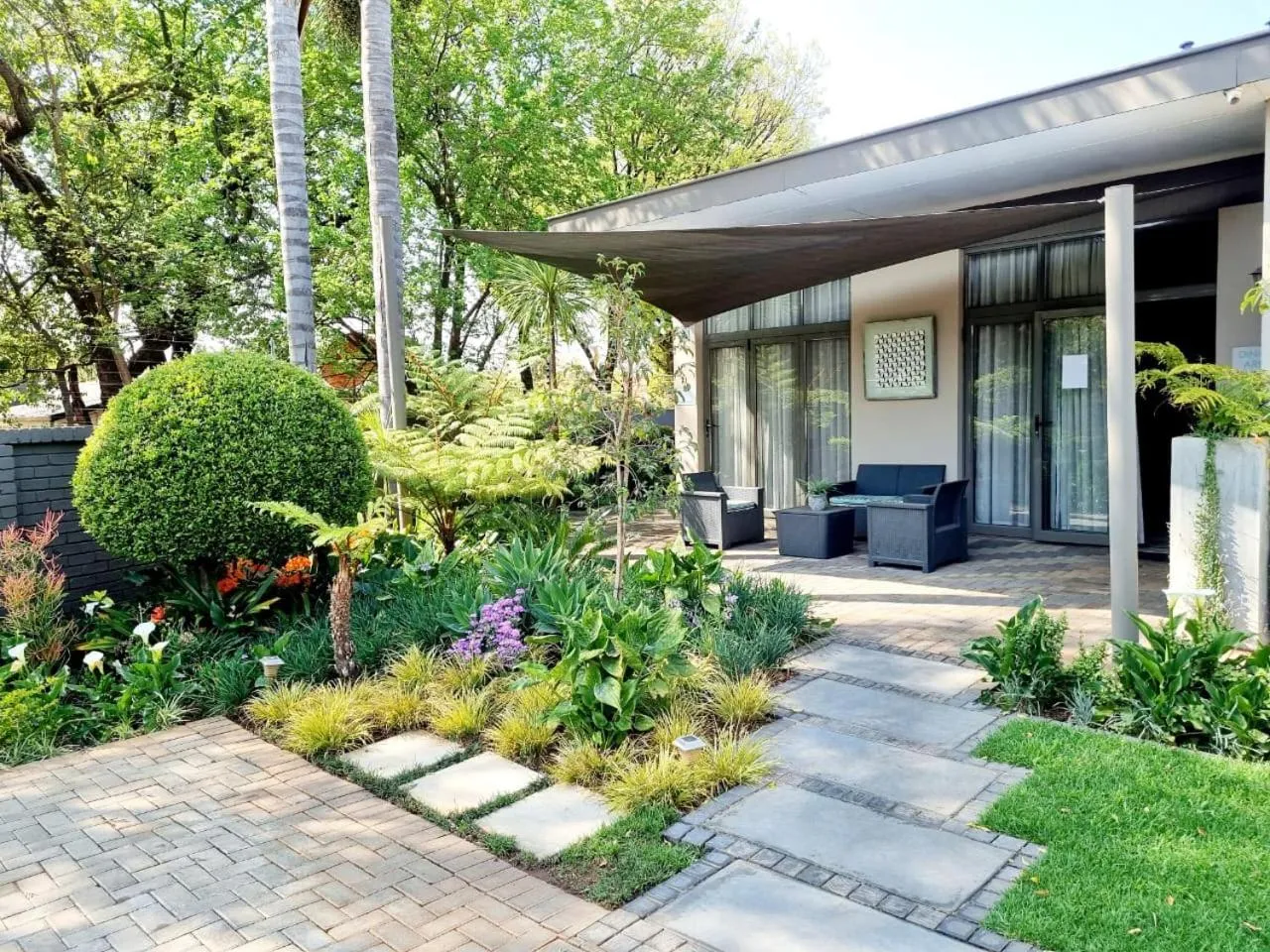 Property building in Glen Maine Guest House