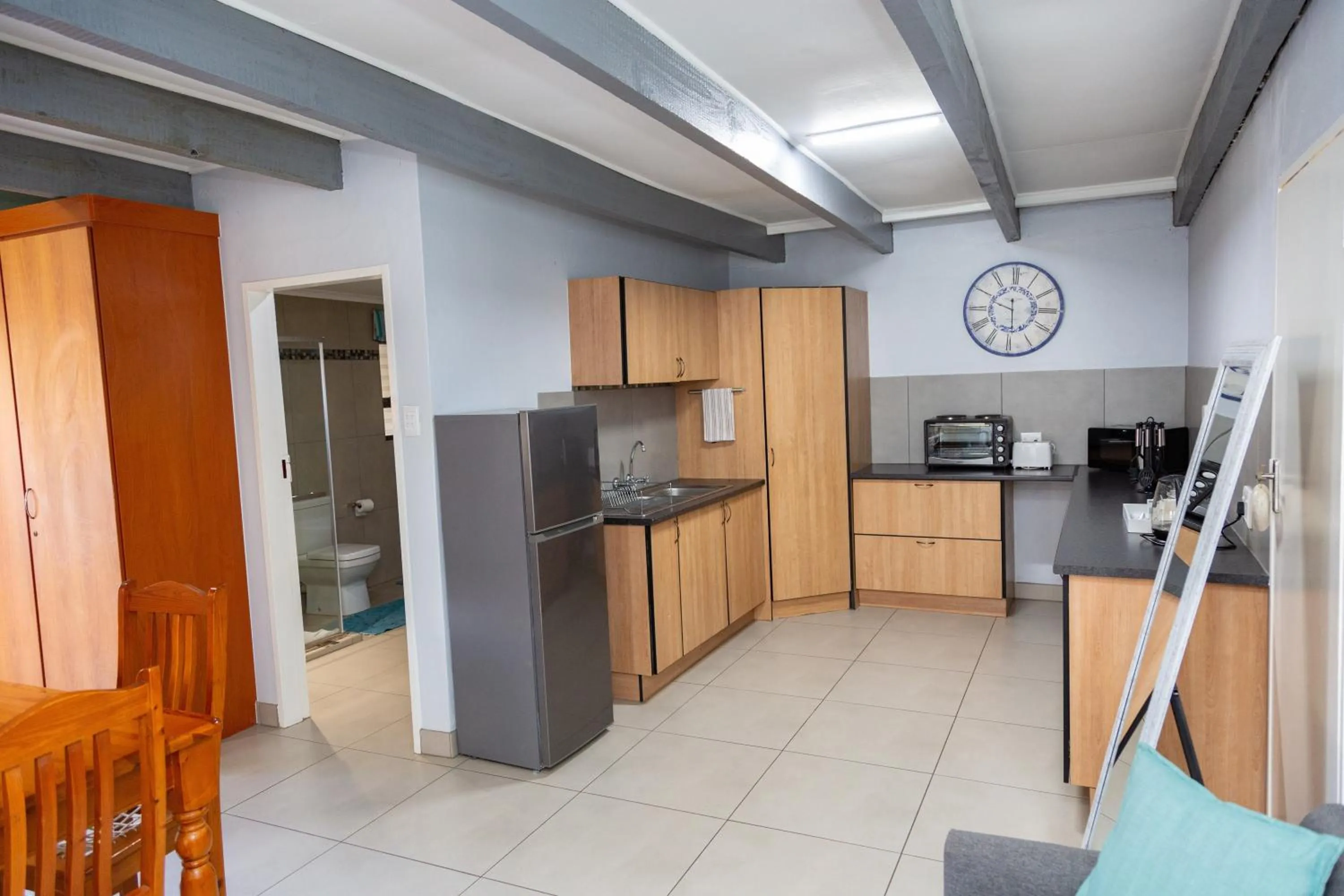 Kitchen or kitchenette in Glen Maine Guest House