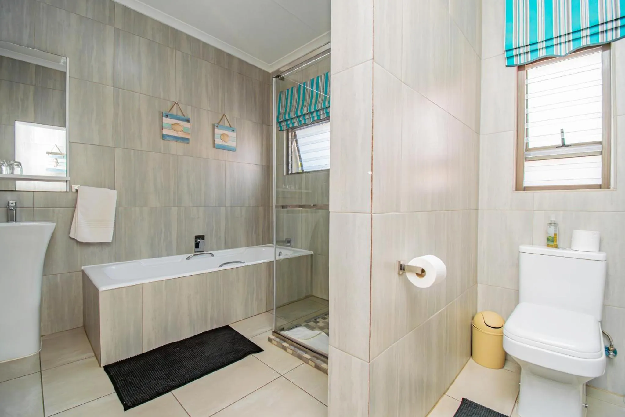 Shower in Glen Maine Guest House