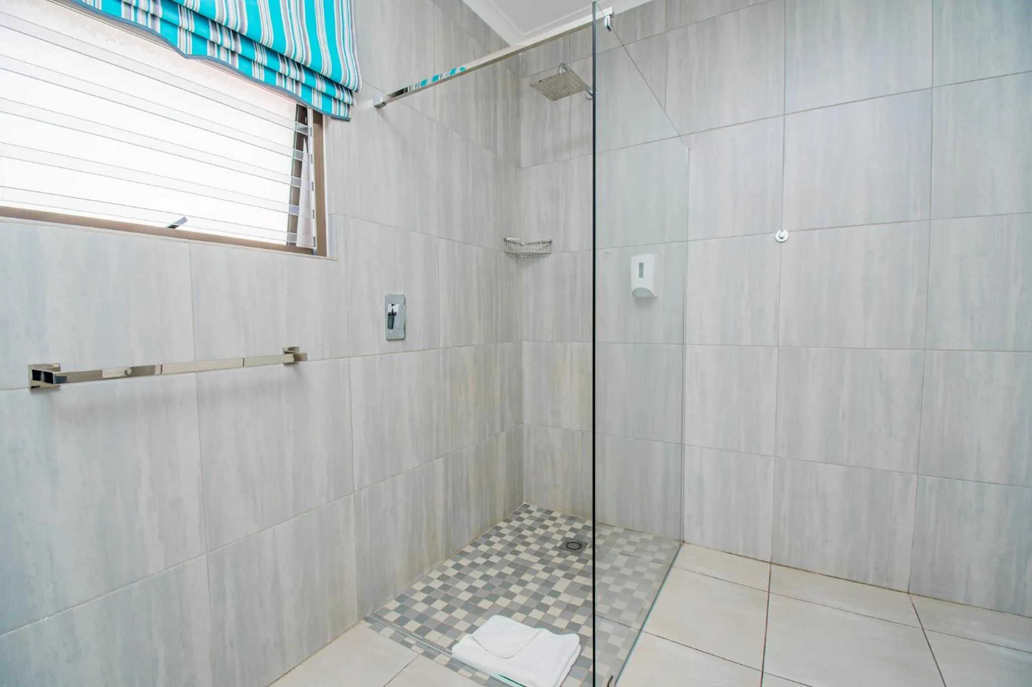 Shower in Glen Maine Guest House