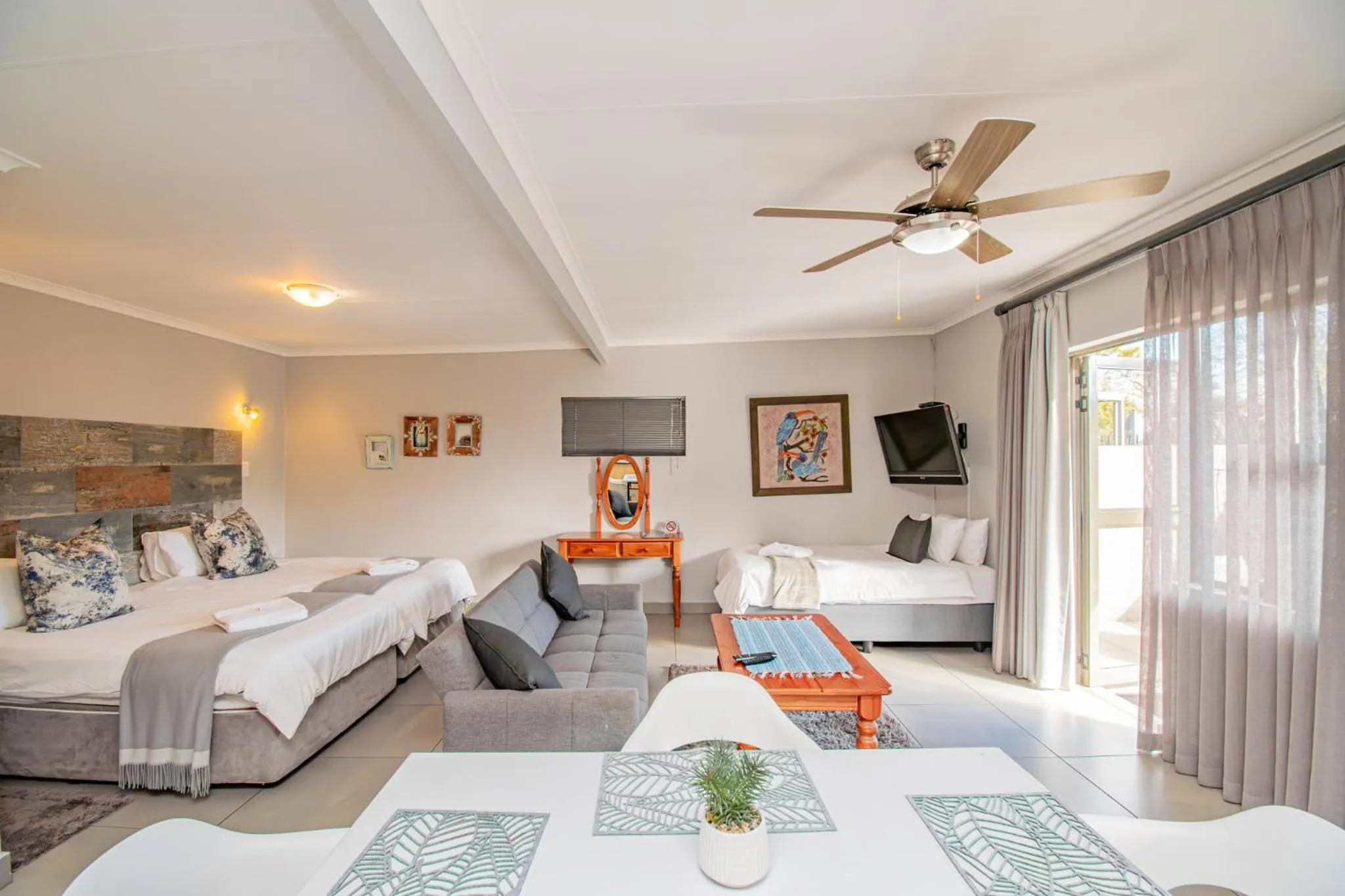 Photo of the whole room, Bed in Glen Maine Guest House