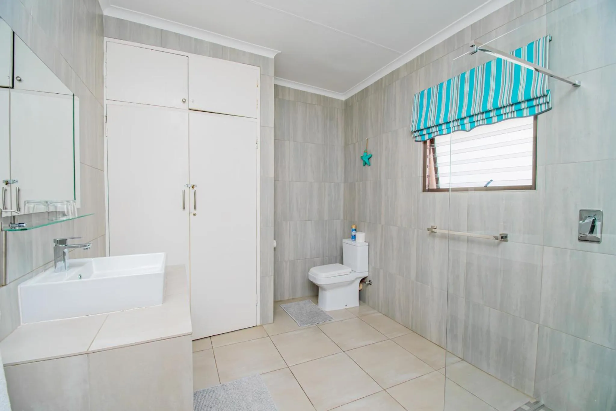 Toilet in Glen Maine Guest House