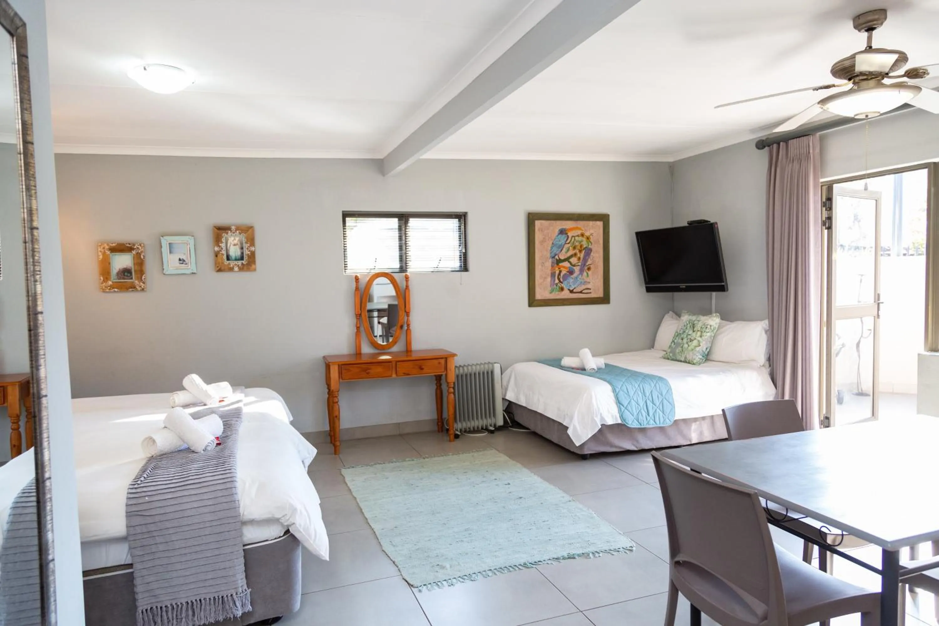 Photo of the whole room, Bed in Glen Maine Guest House