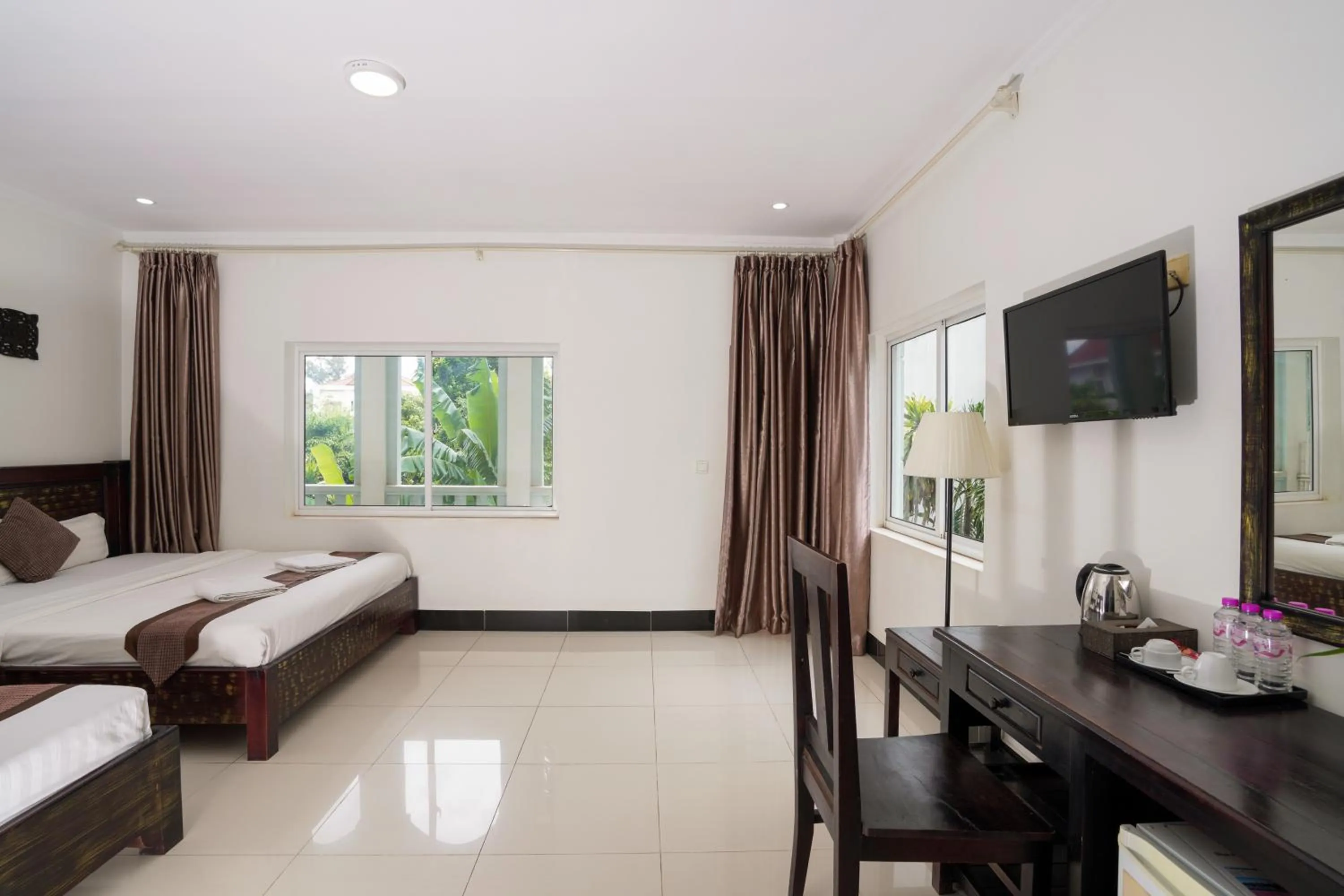 Communal lounge/ TV room, Bed in Tan Sokchea Boutique