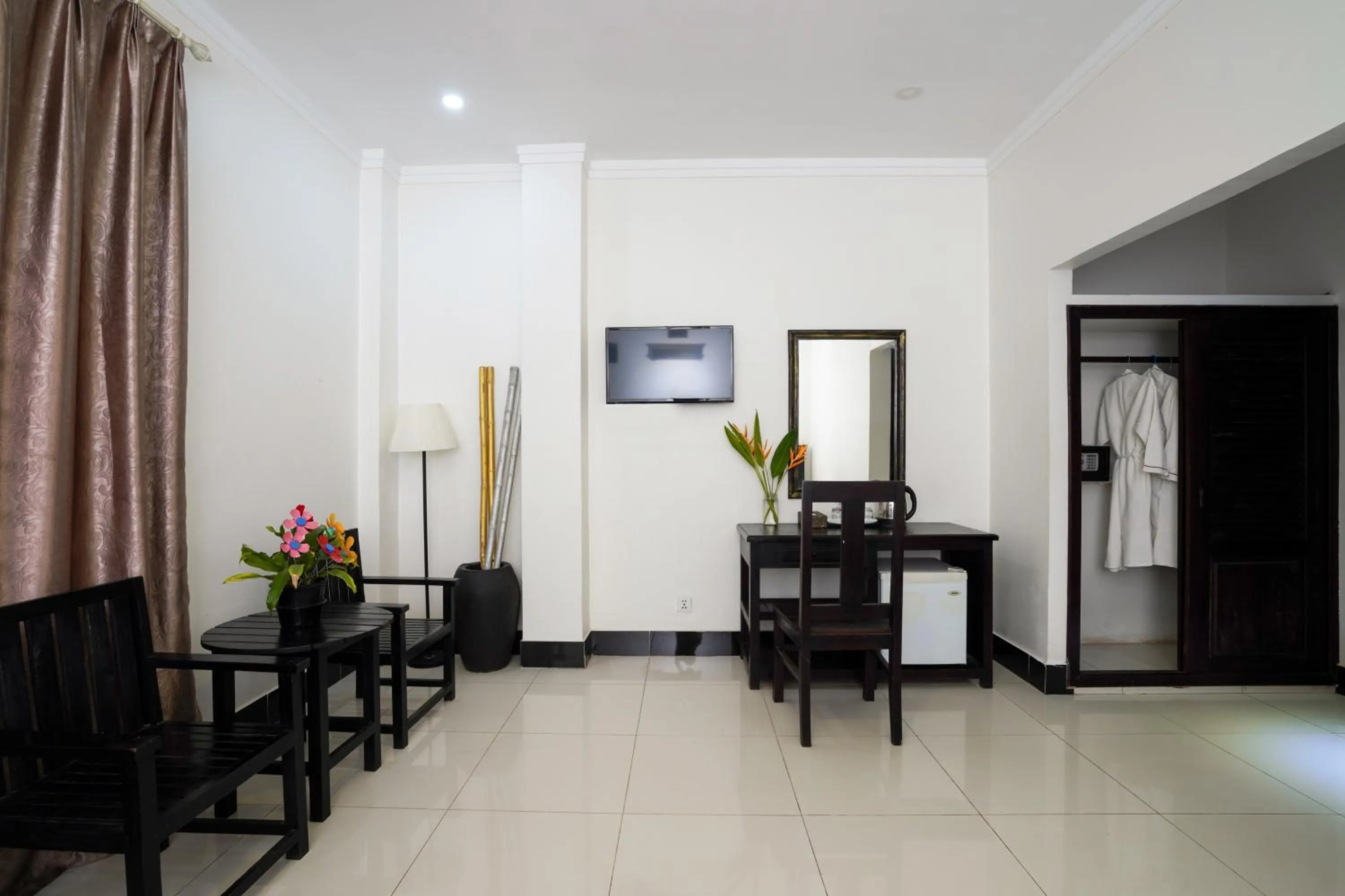 TV and multimedia in Tan Sokchea Boutique