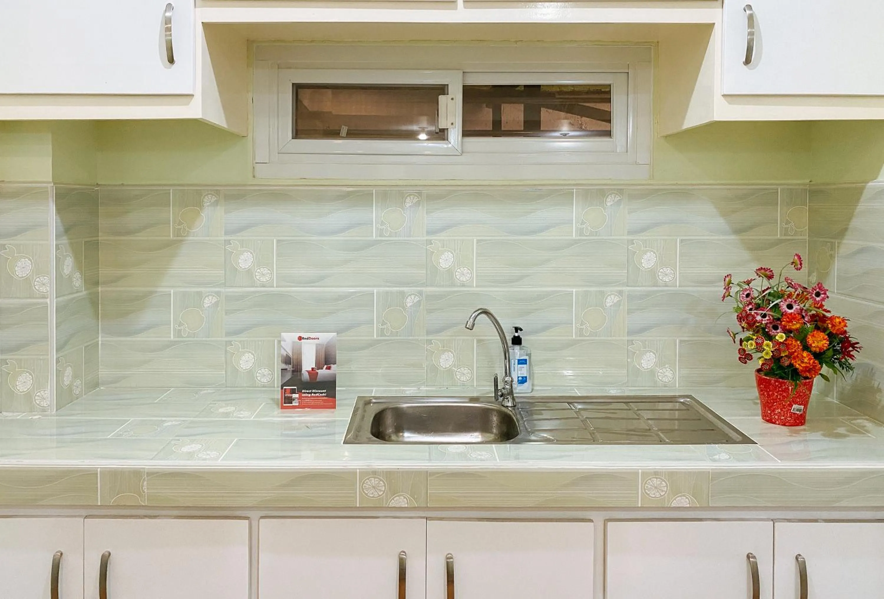 Kitchen or kitchenette in RedDoorz @ Calapandayan Subic Zambales