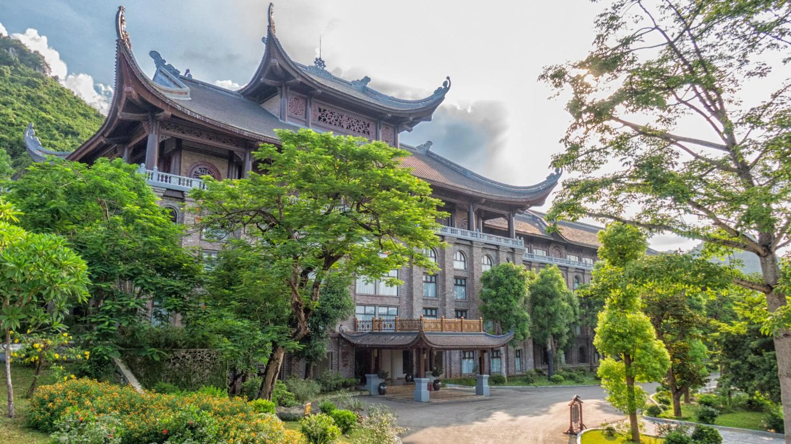 Property building in Tam Chuc Complex