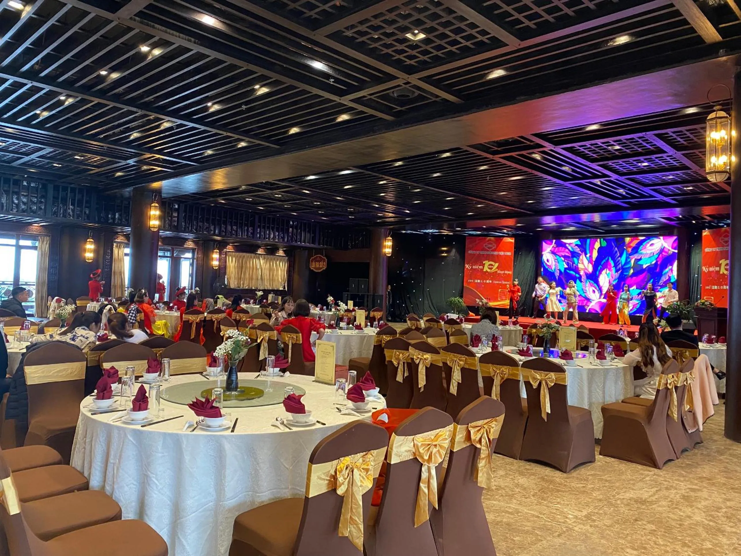 Restaurant/places to eat in Tam Chuc Complex