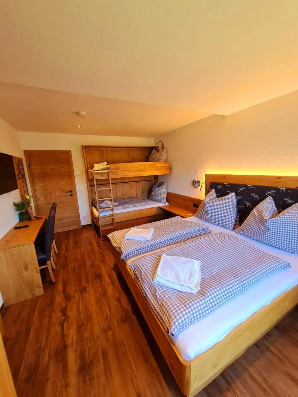Bedroom, Bed in Gut Stein Panoramalodge