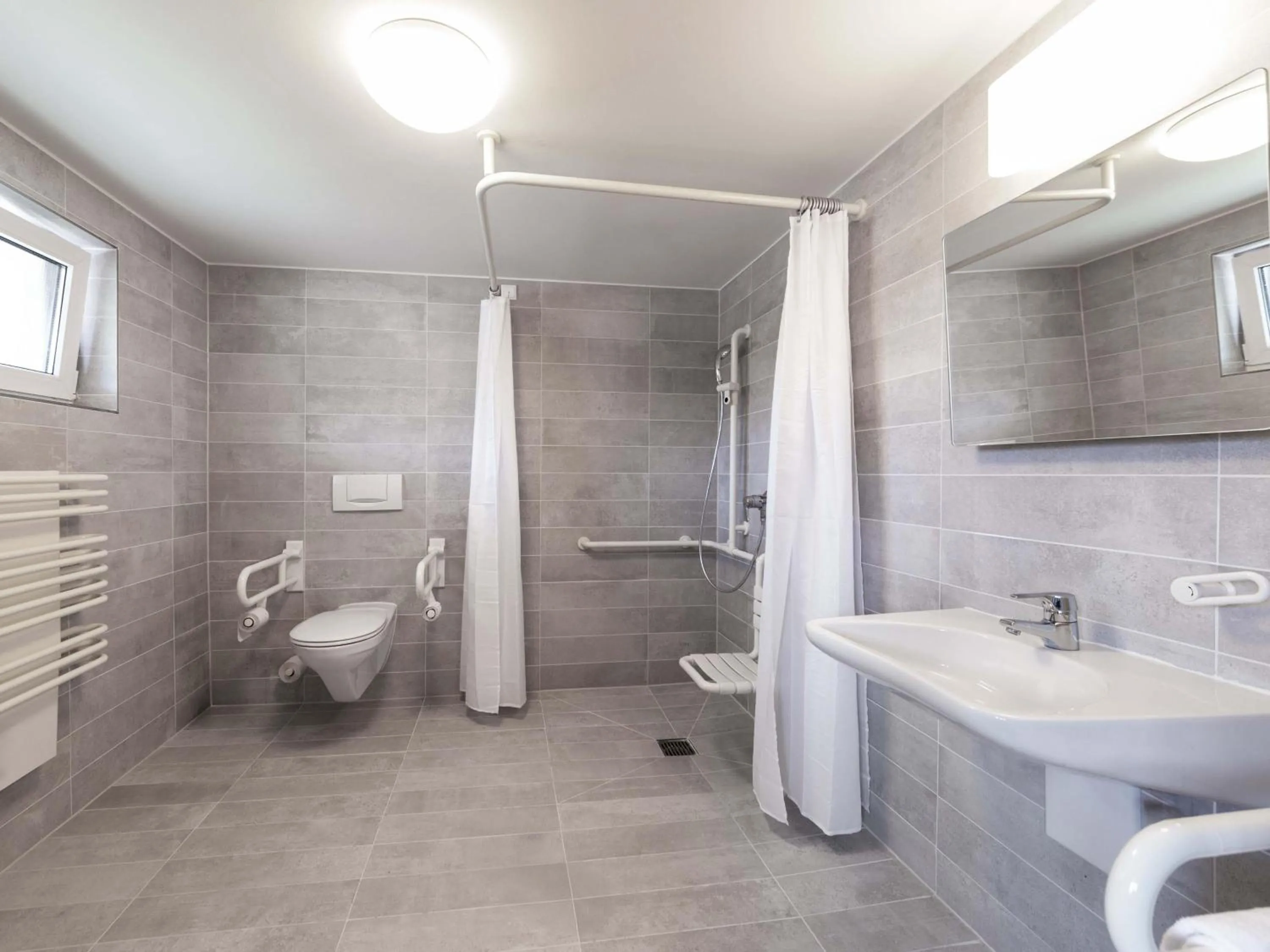 Bathroom in B&B HOTEL Wuppertal-City