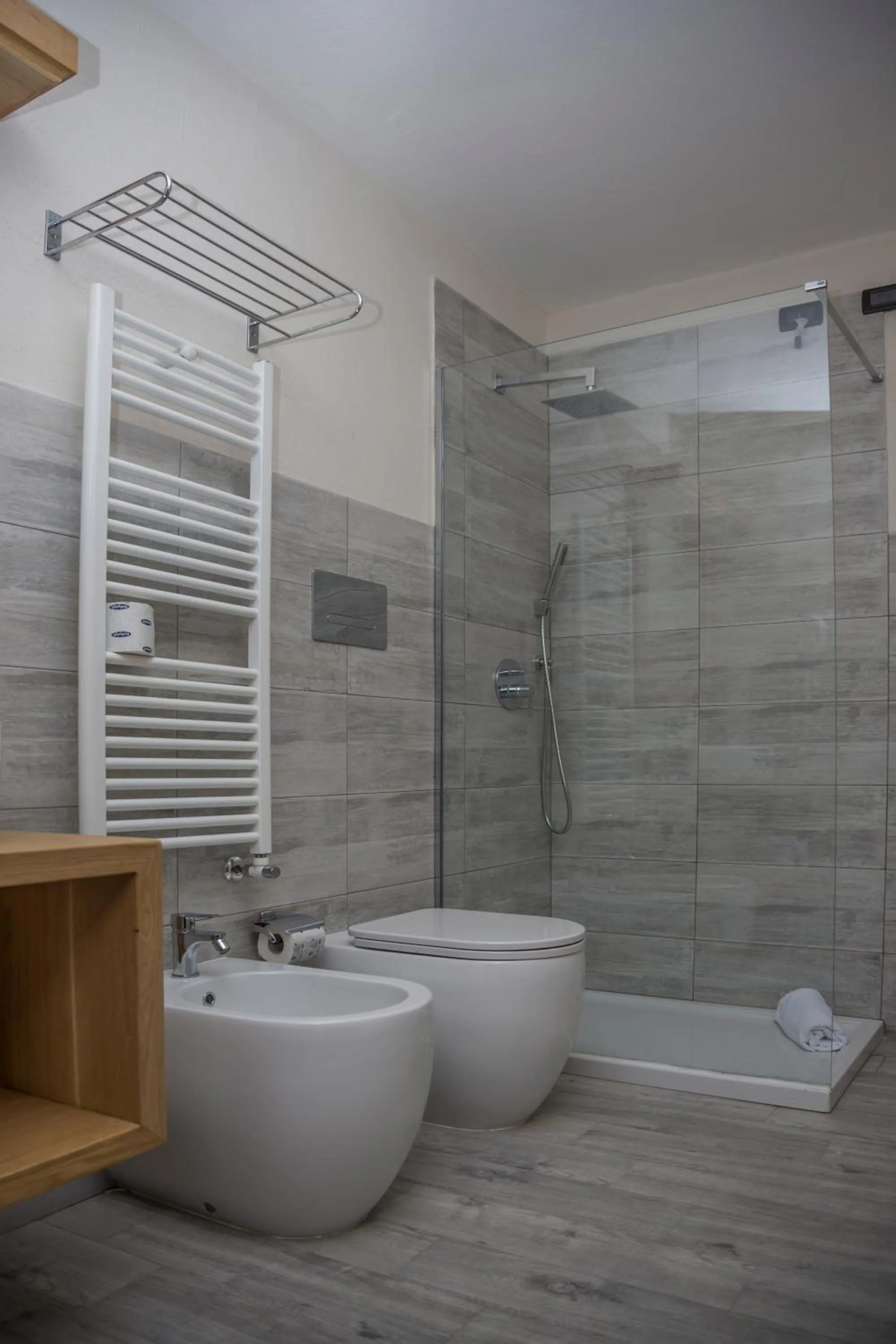 Shower in Hotel Du Col