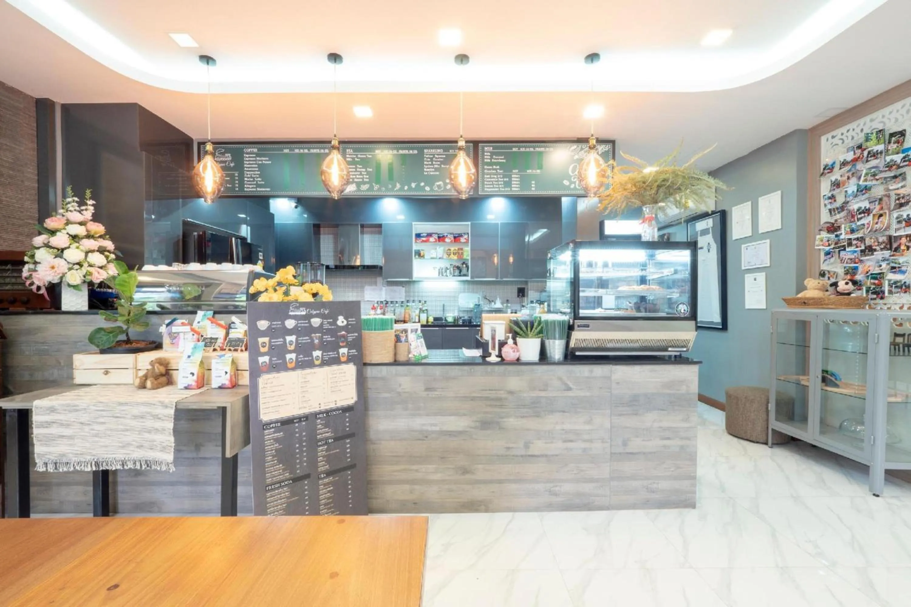 Restaurant/places to eat in Capital O 75378 Thawapee Resort