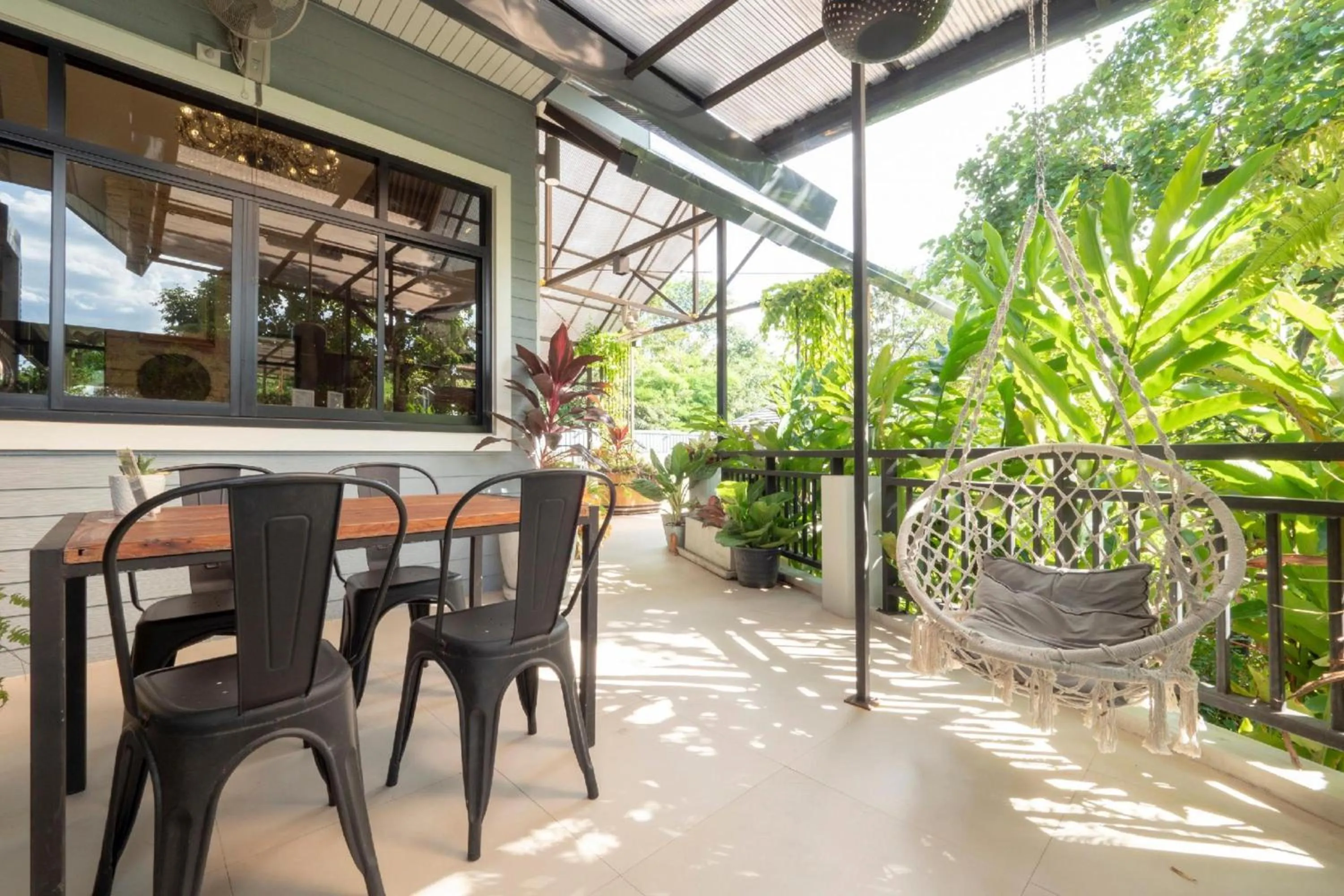 Seating area in Capital O 75378 Thawapee Resort