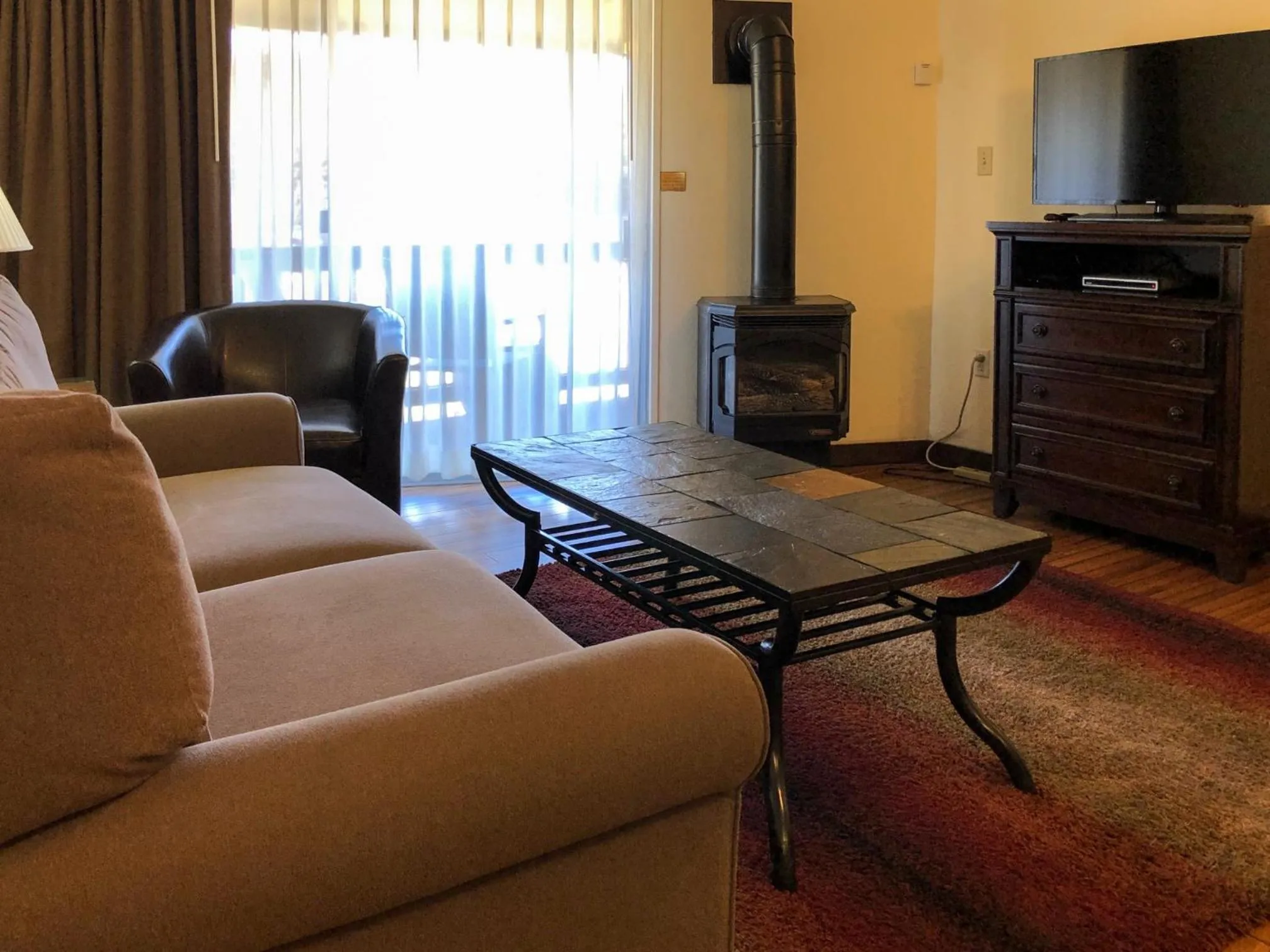 Living room in Tahoe Sands Resort