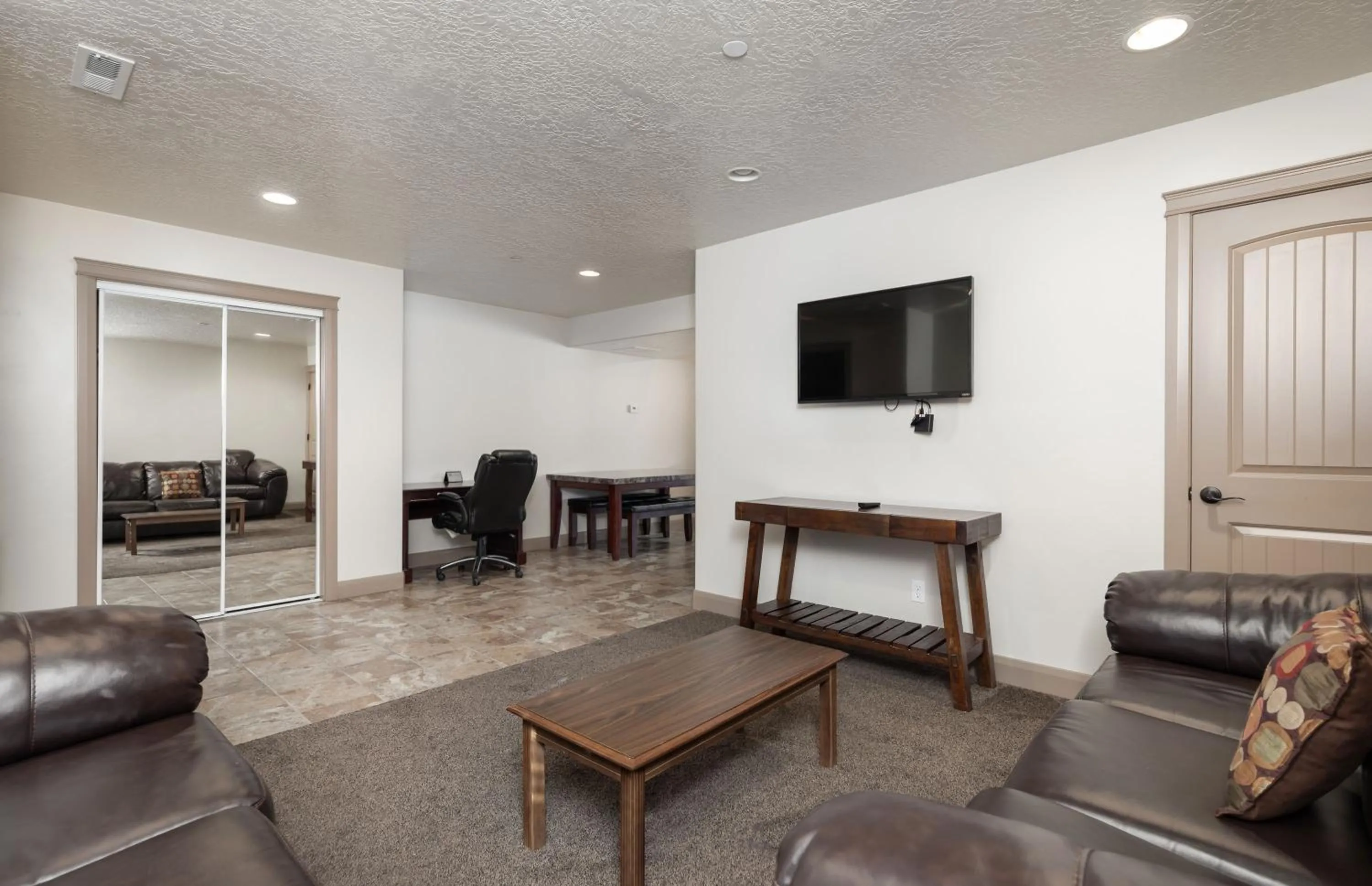 Living room in Duchesne Suites