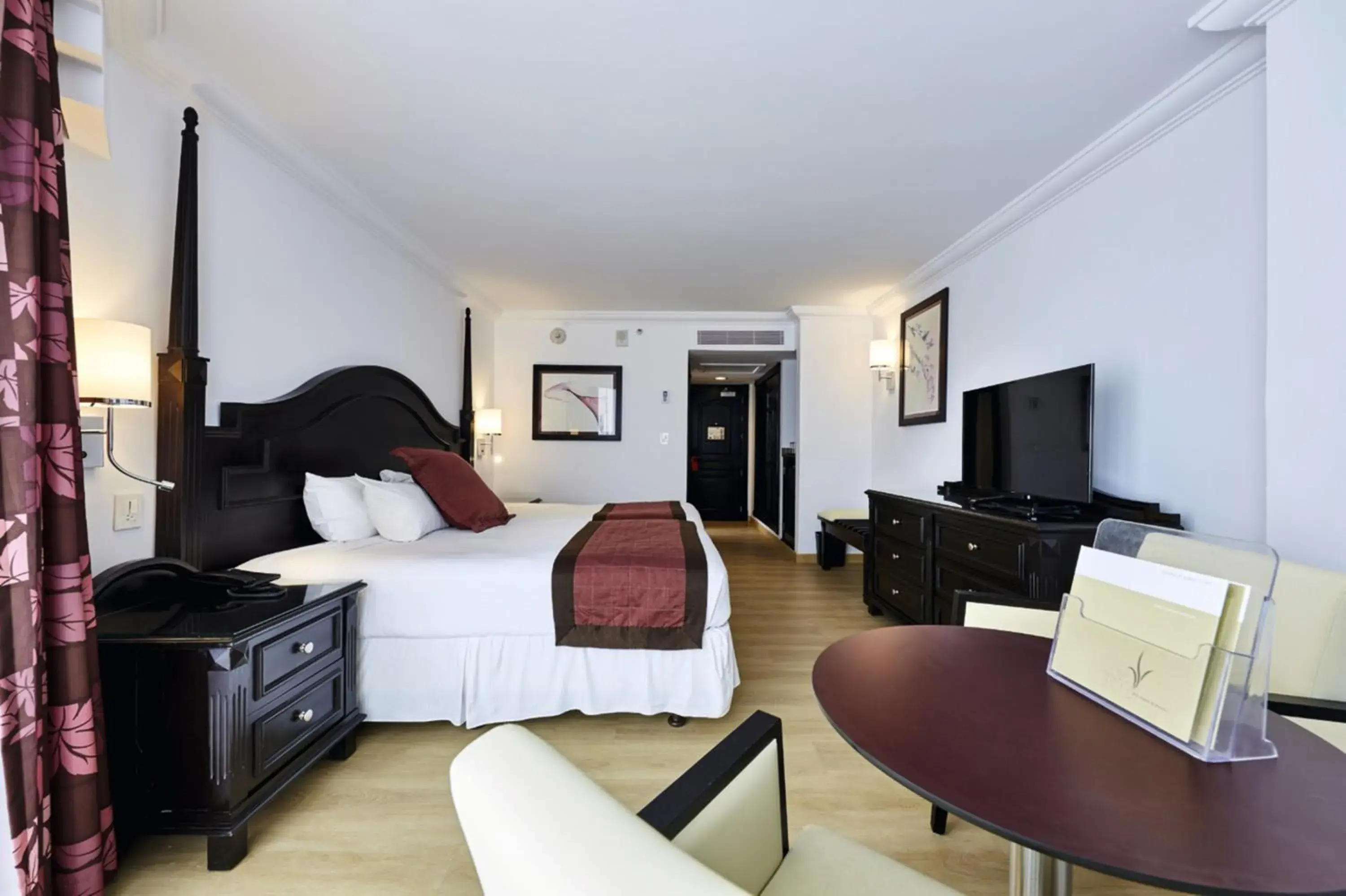 Junior Suite Superior Ocean View - single occupancy in Riu Palace Paradise Island - Adults Only - All Inclusive Junior Suite Superior Ocean View - single occupancy in Riu Palace Paradise Island - Adults Only - All Inclusive