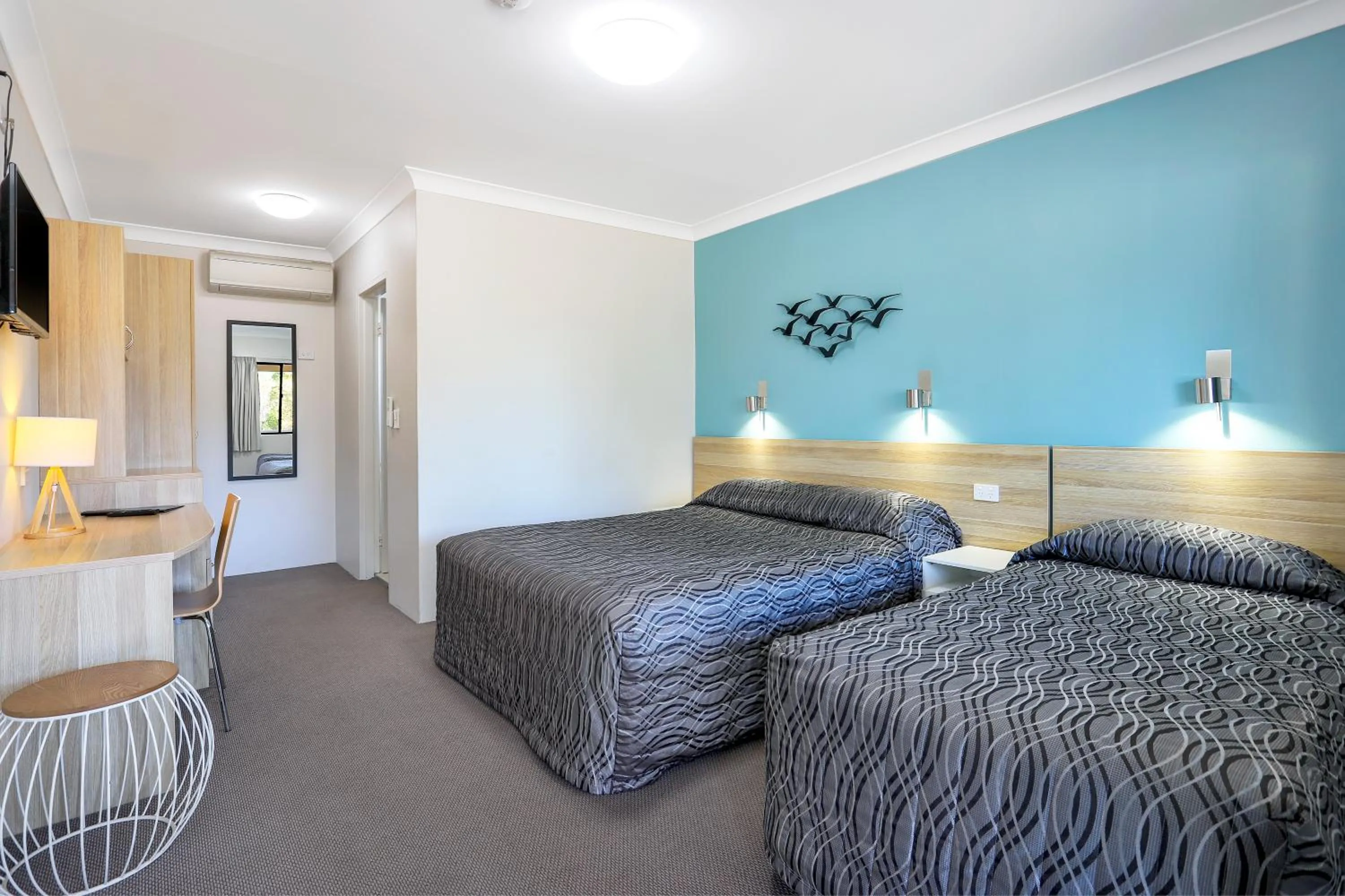 Bedroom, Bed in Gateway Motel