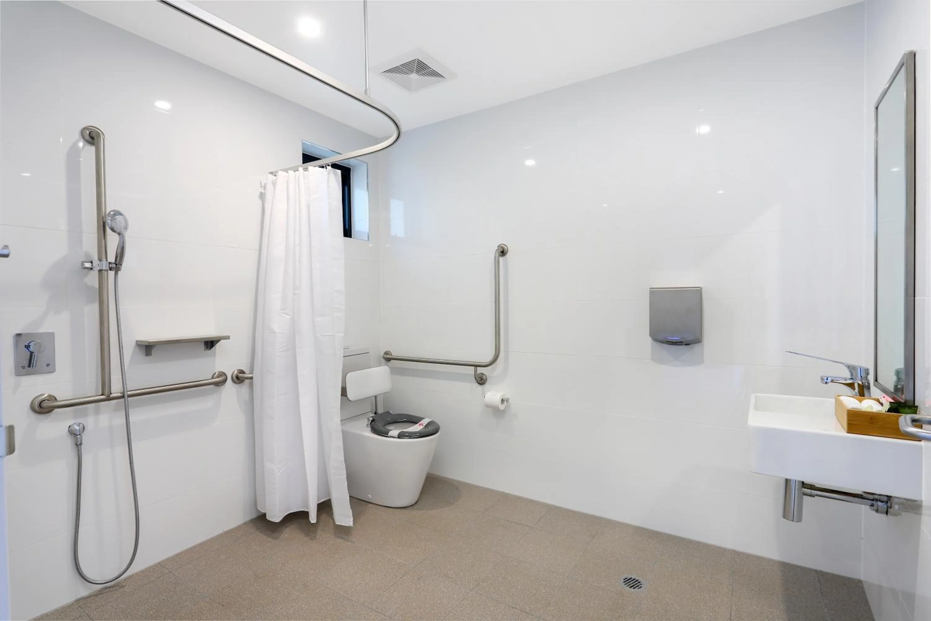 Bathroom in Gateway Motel