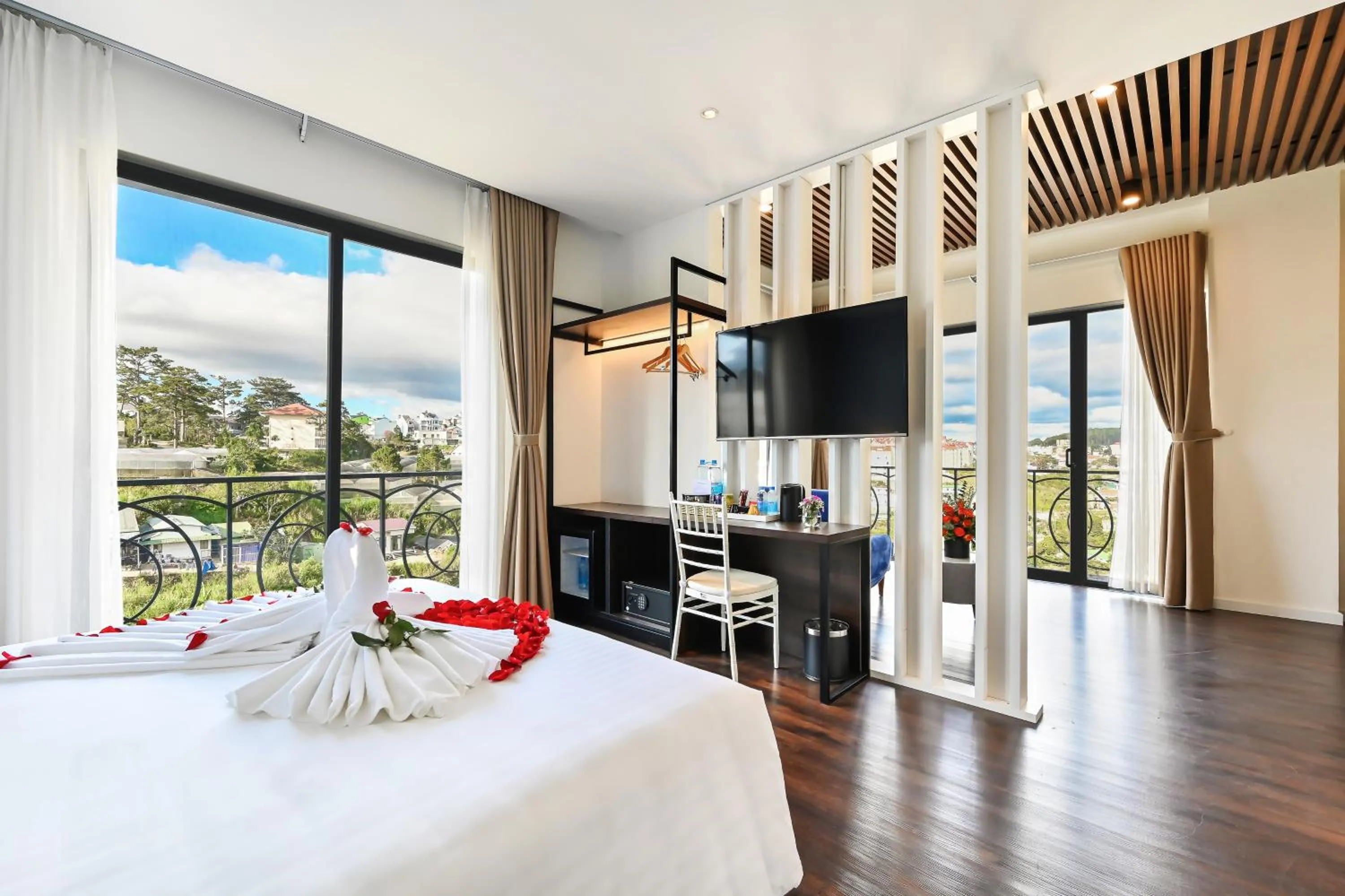 Photo of the whole room in Stillus Boutique Hotel Dalat