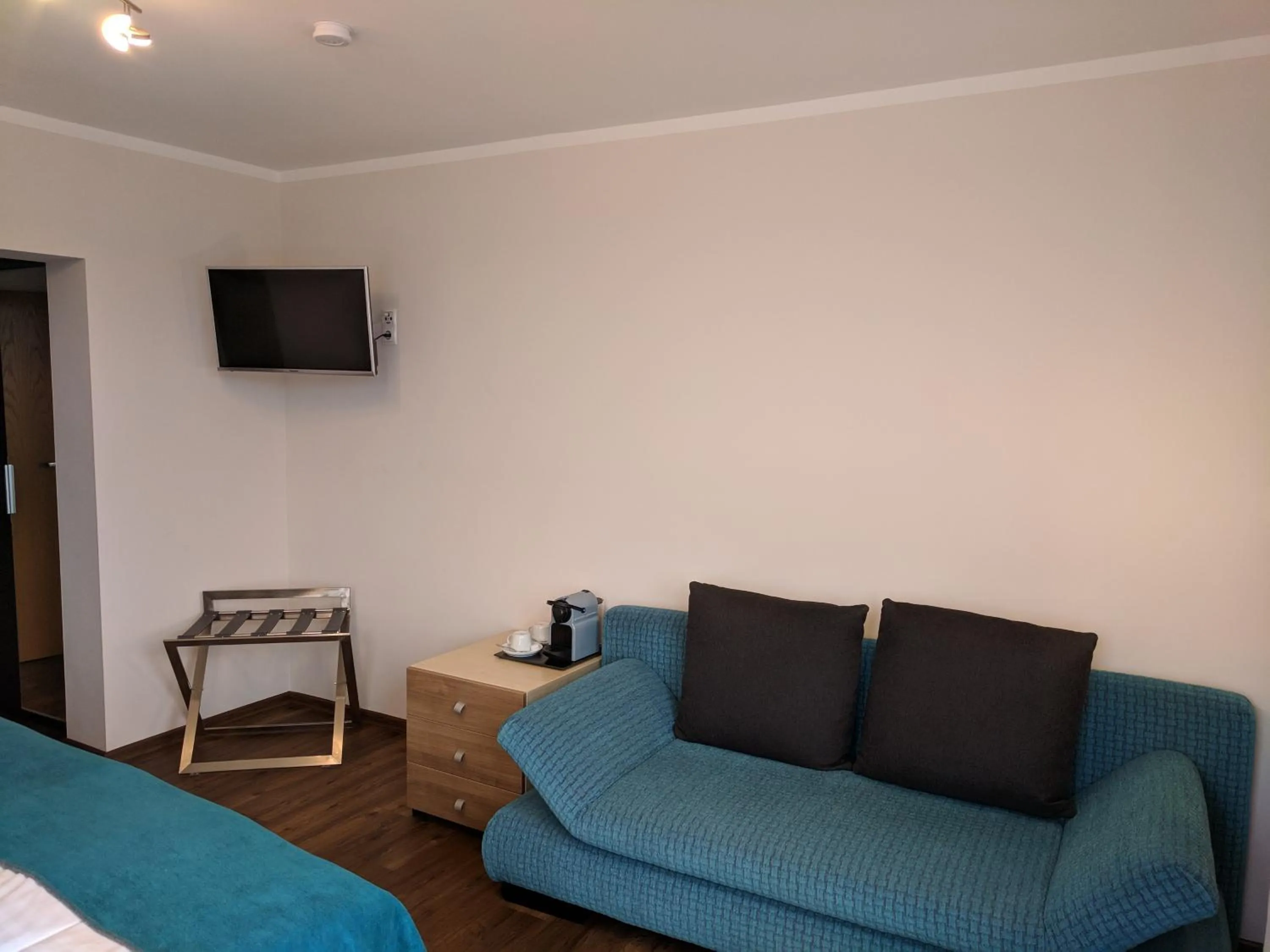 Photo of the whole room, Bed in Rheinterrassen Hotel Café Restaurant