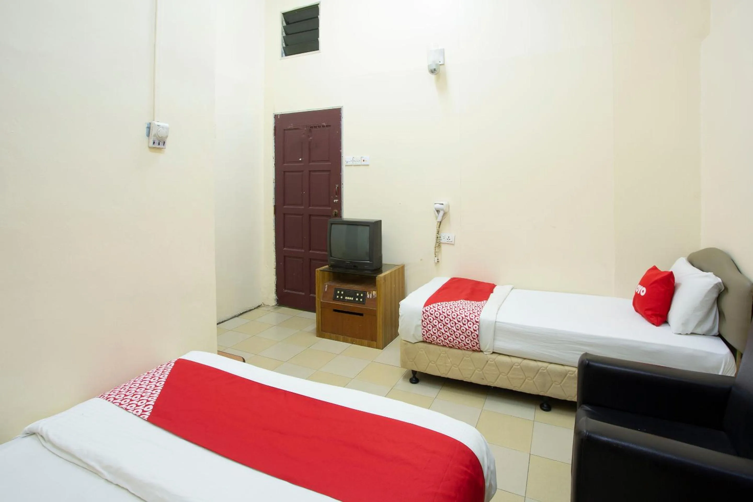 Bedroom, Bed in SPOT ON 90137 Casavilla Hotel Pudu