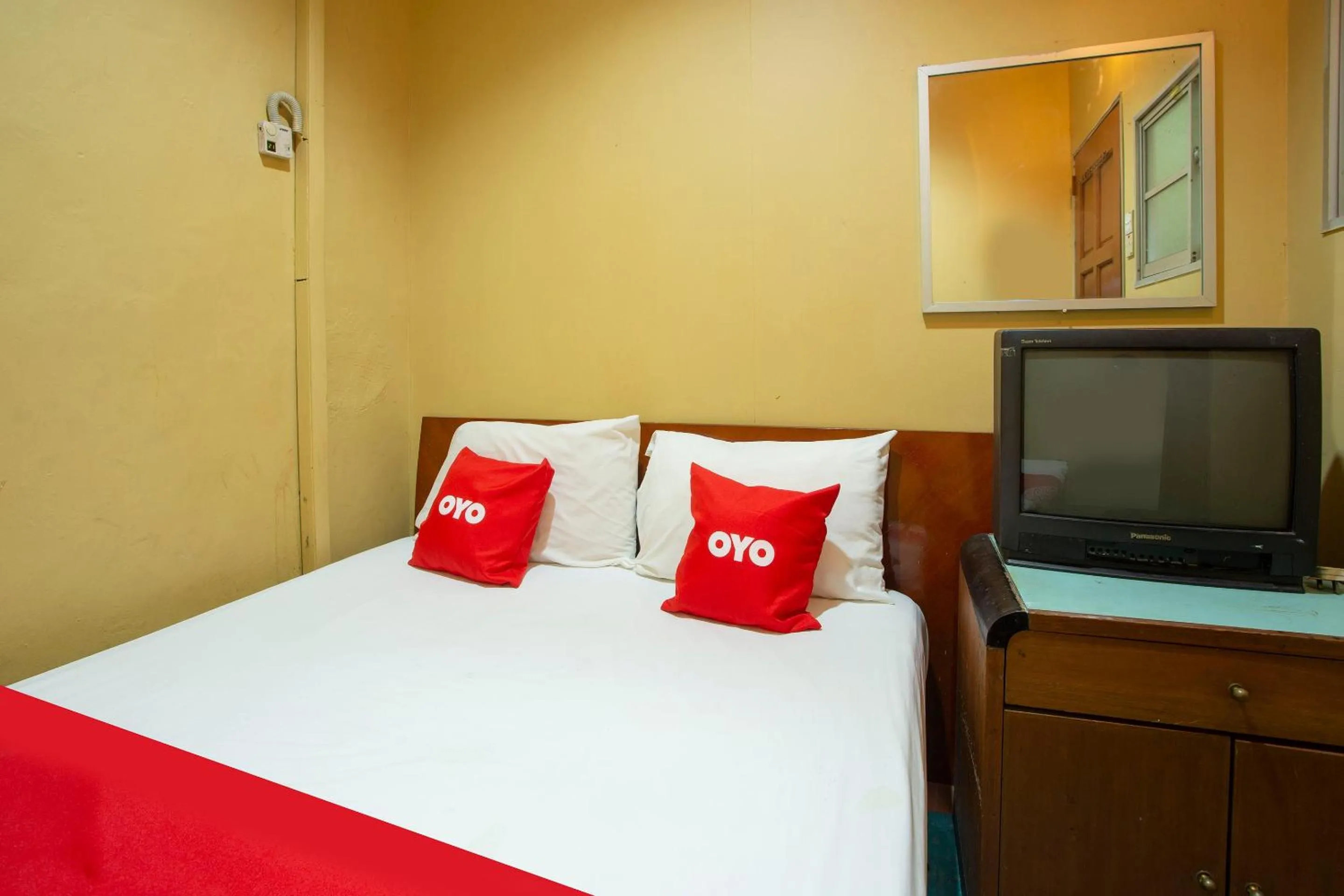 Bedroom, Bed in SPOT ON 90137 Casavilla Hotel Pudu