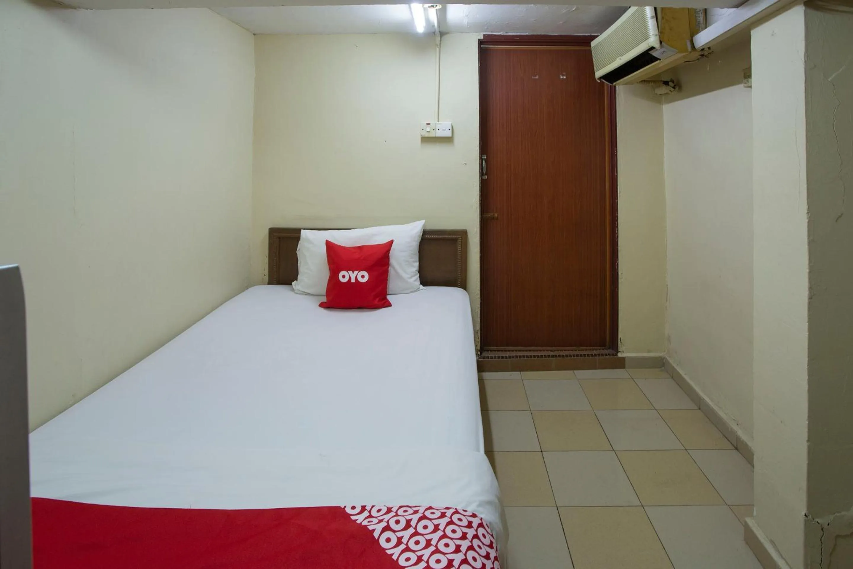 Bedroom, Bed in SPOT ON 90137 Casavilla Hotel Pudu