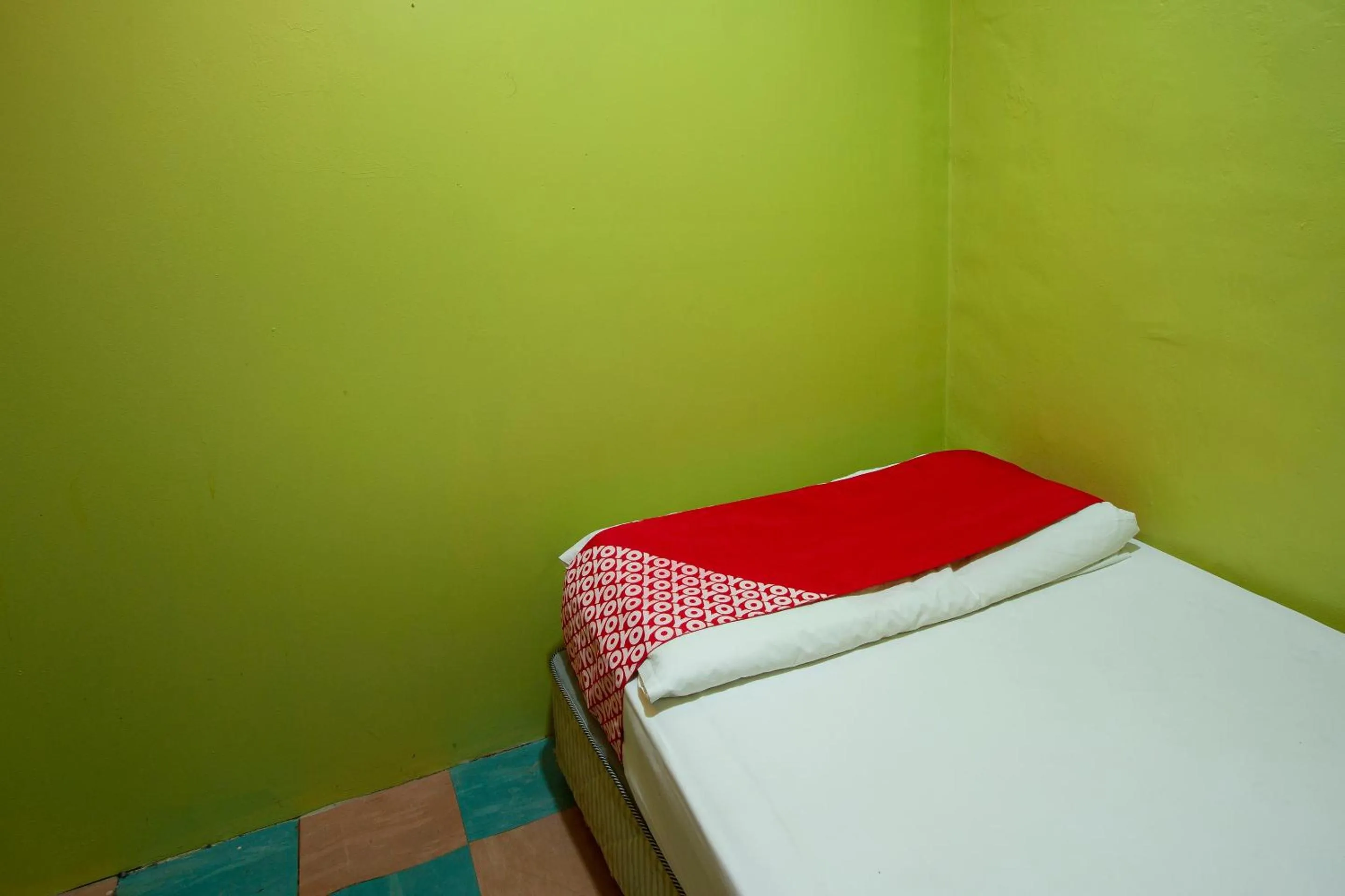 Bedroom, Bed in SPOT ON 90137 Casavilla Hotel Pudu