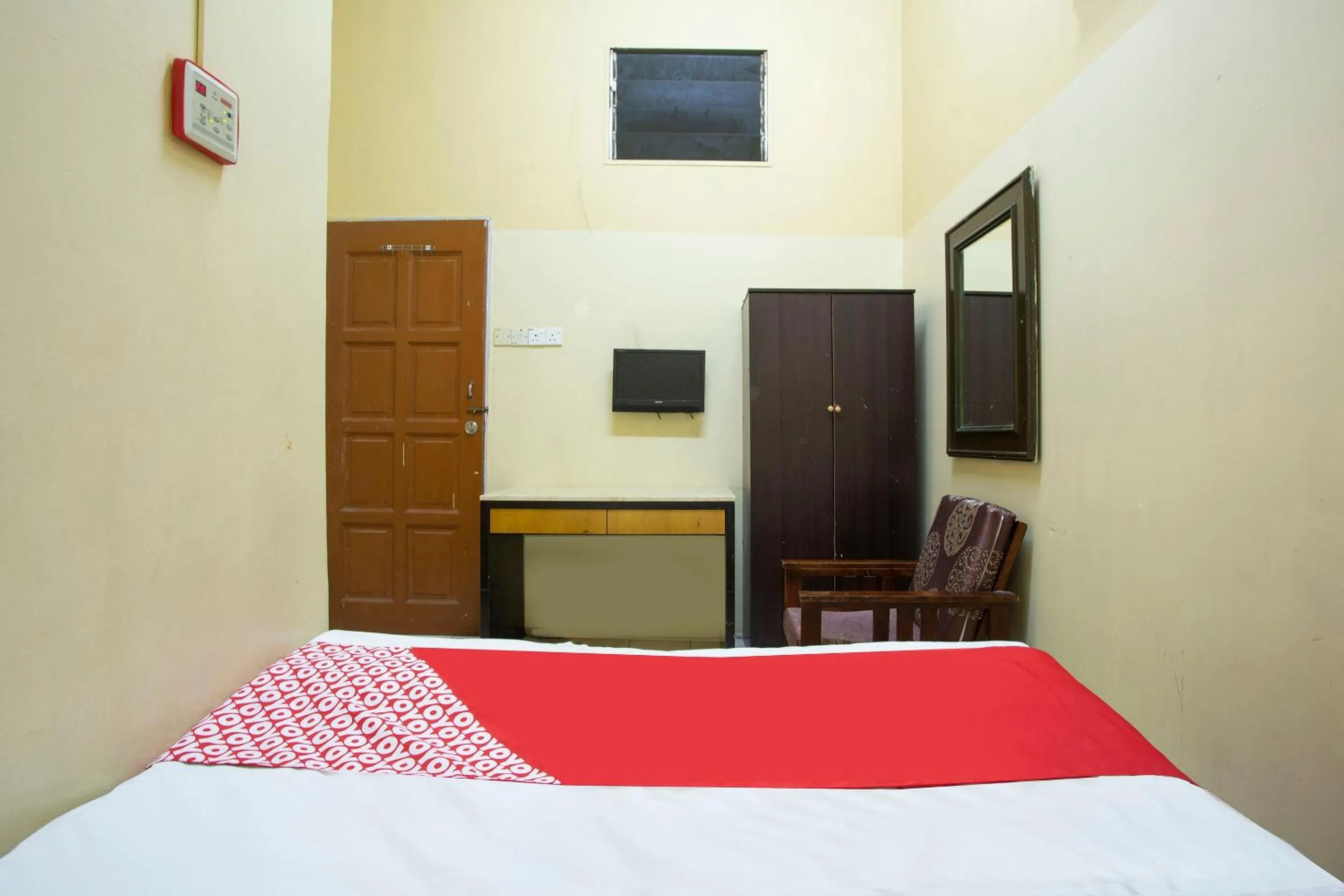 Bedroom, Bed in SPOT ON 90137 Casavilla Hotel Pudu