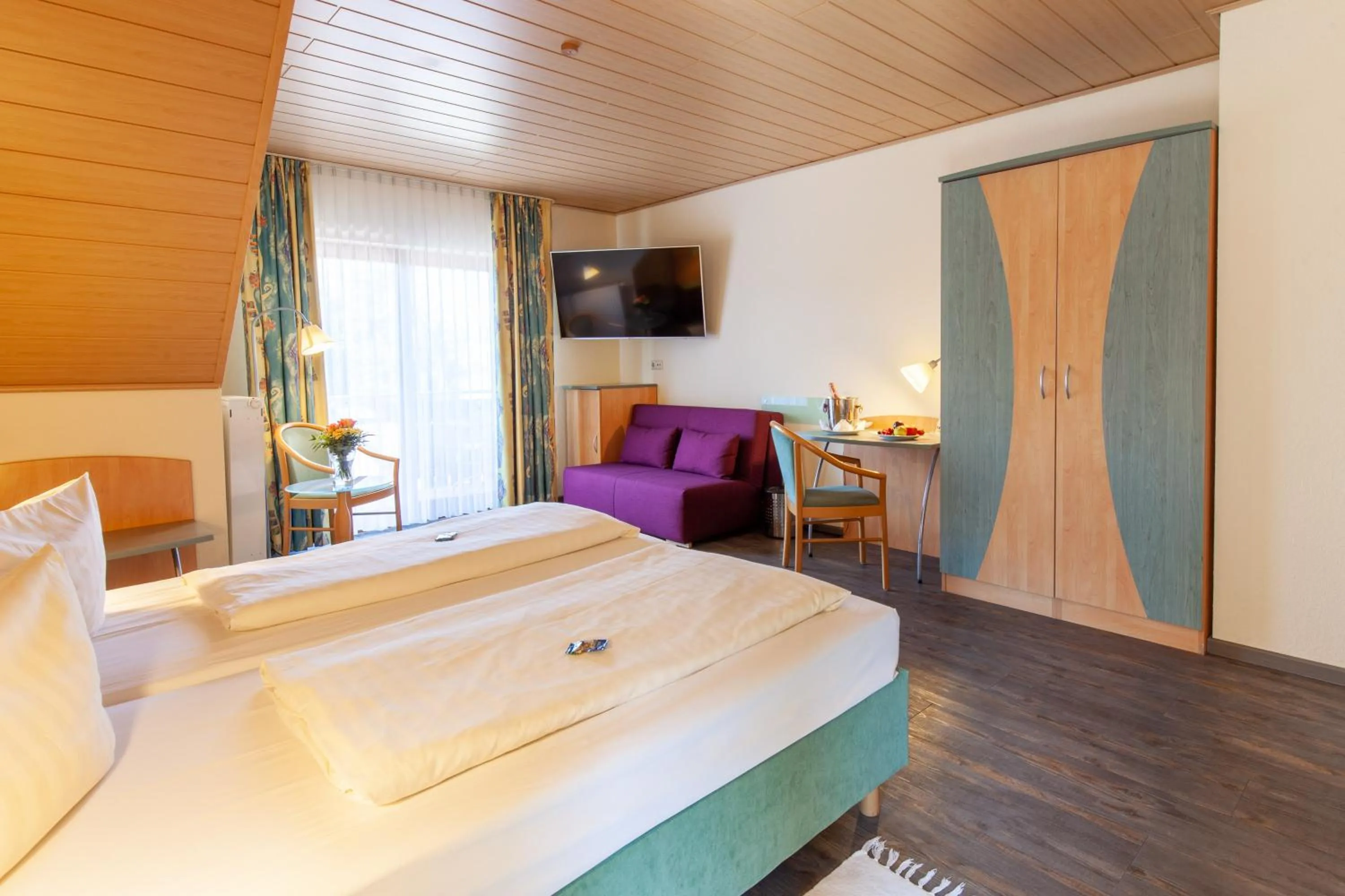 Bathroom, Bed in Landgasthof 'Zur Quelle'