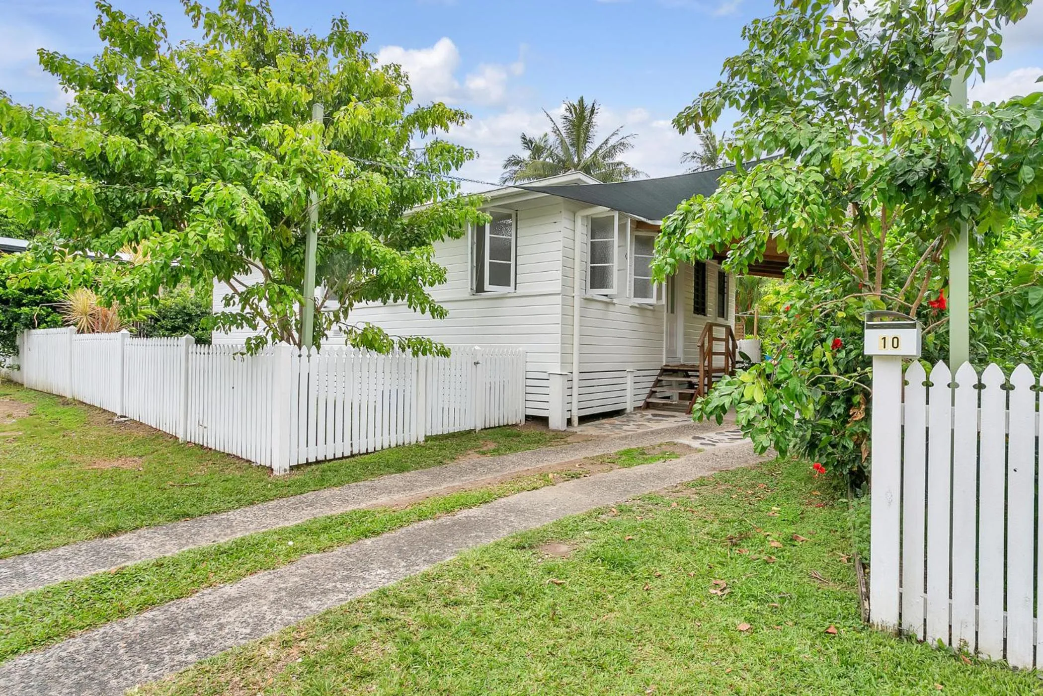 Facade/entrance in Lazenby Lodge