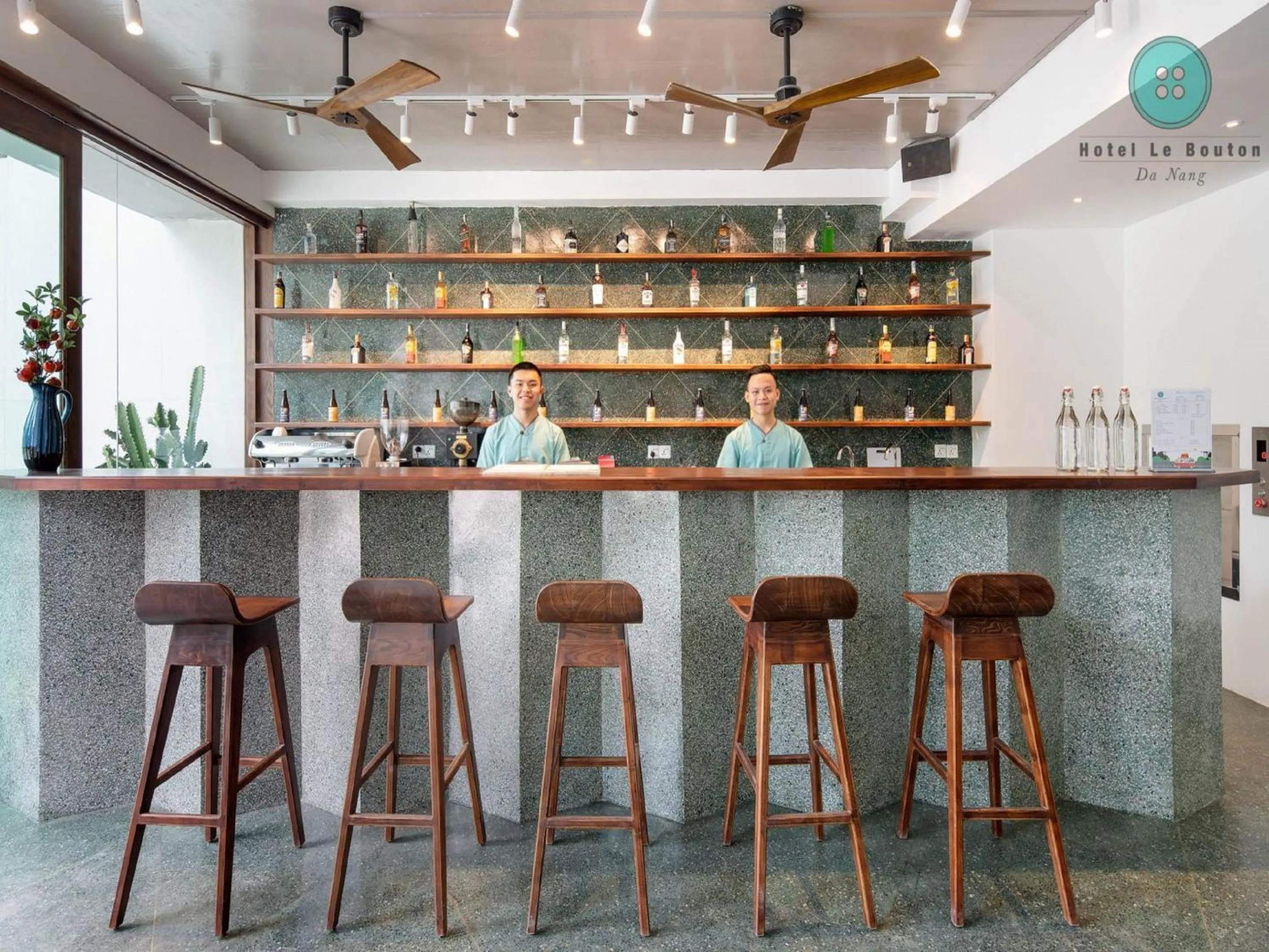 Lounge or bar in Hotel Le Bouton