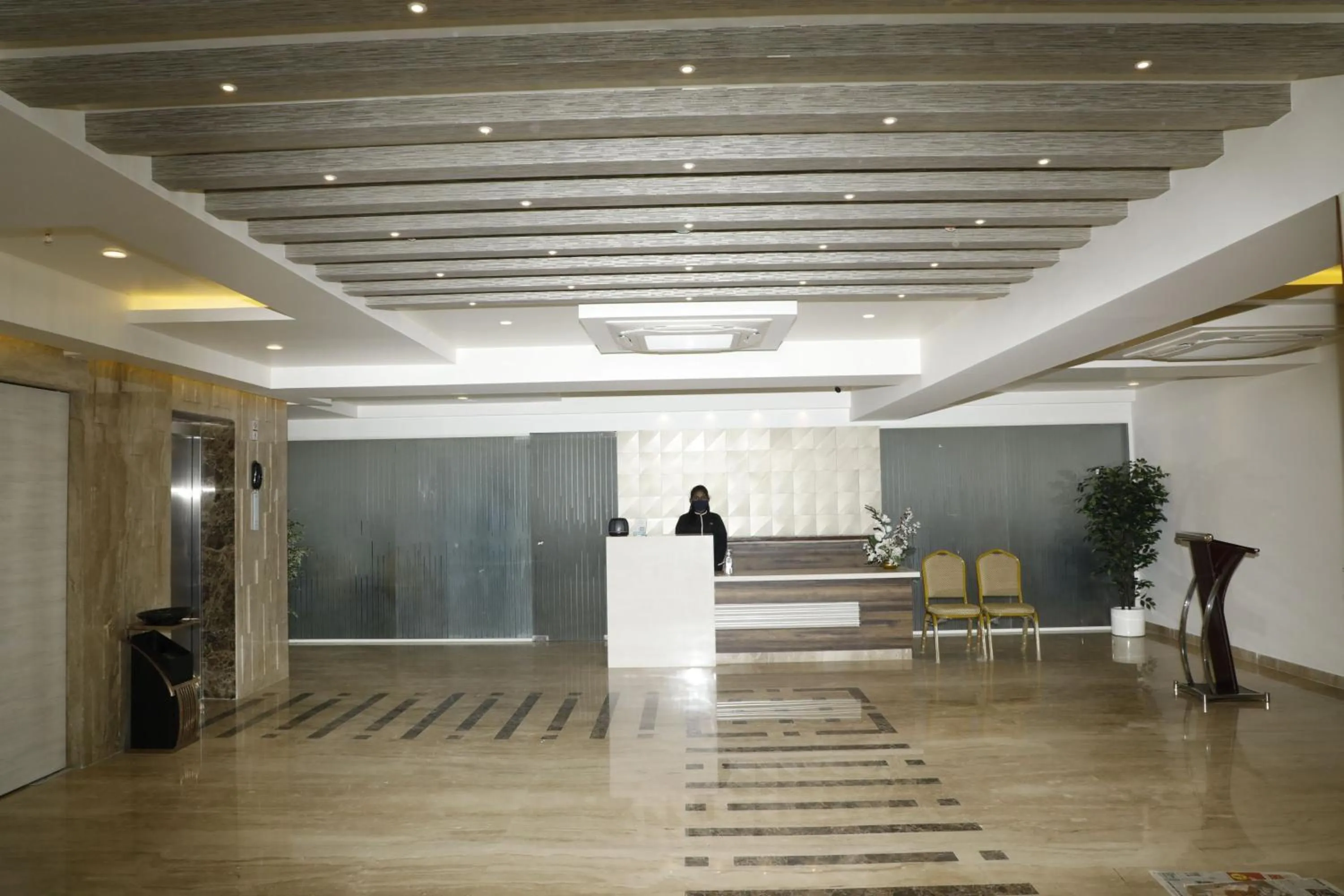 Lobby or reception in Hotel Foxglove International