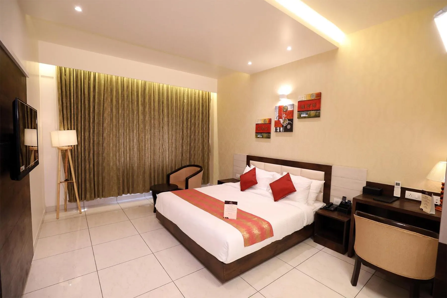 Photo of the whole room in Hotel Foxglove International