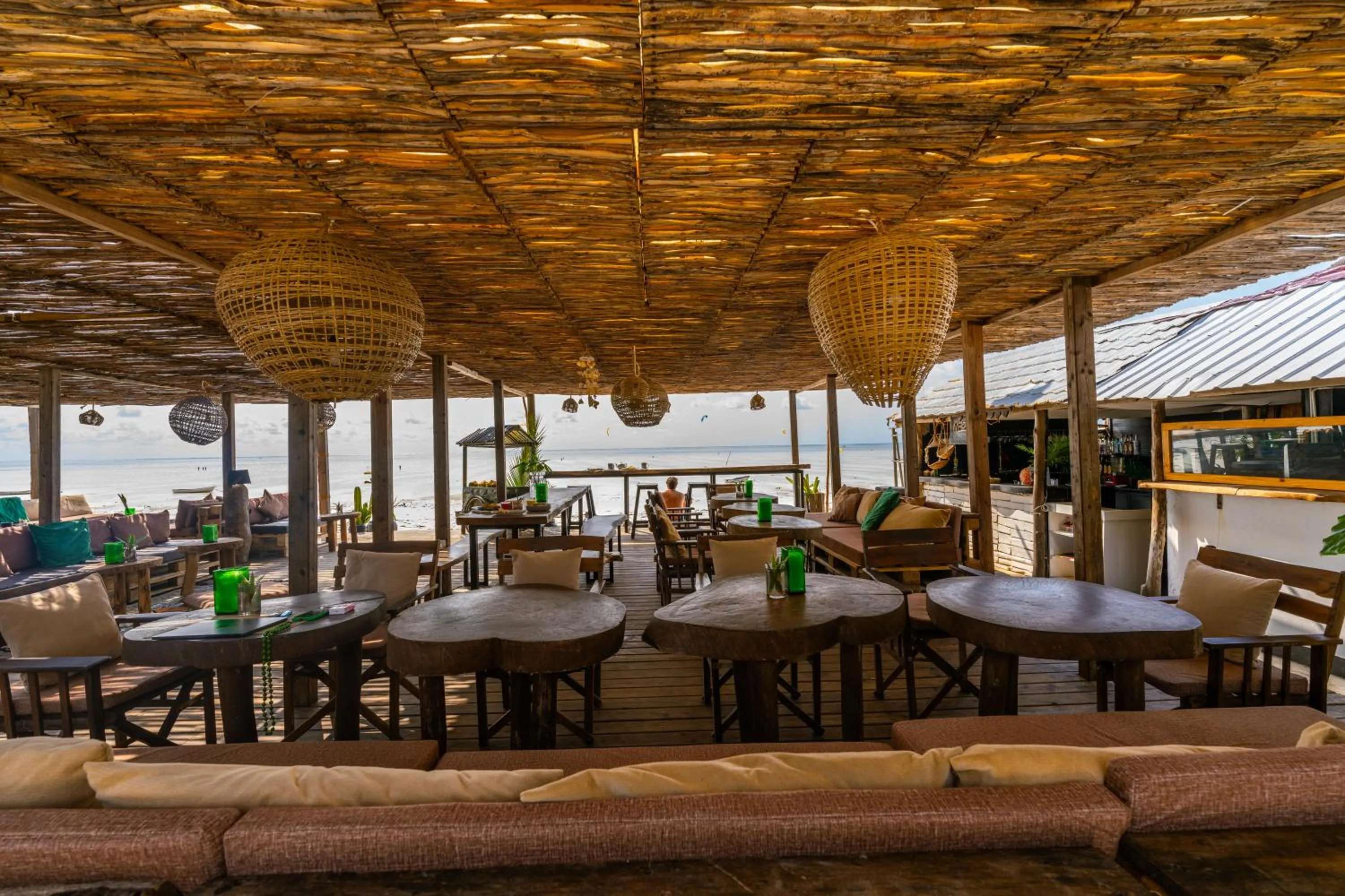 Restaurant/places to eat in B4 BOUTIQUE