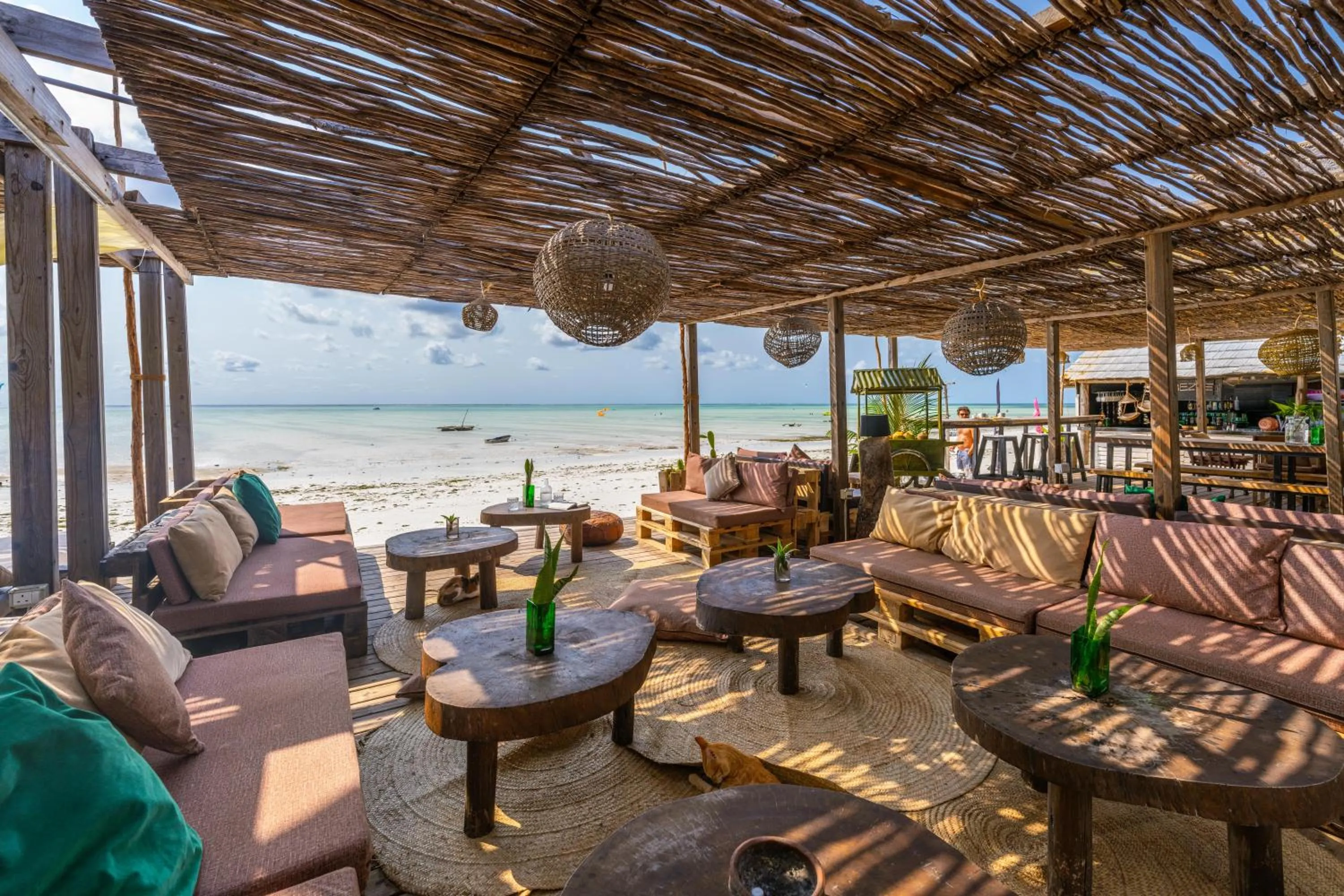Restaurant/places to eat in B4 BOUTIQUE