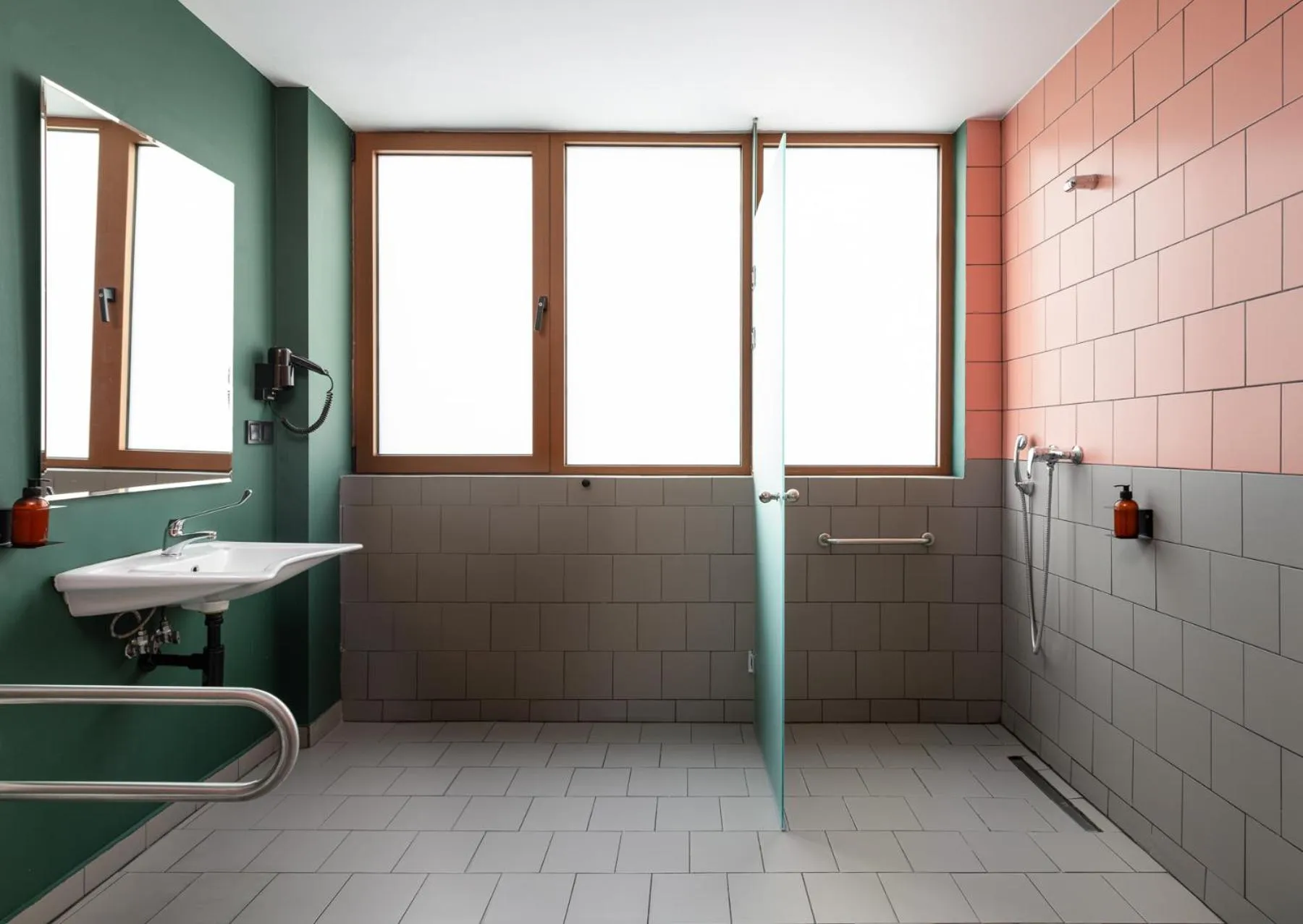 Bathroom in Zeus is Loose Hostel