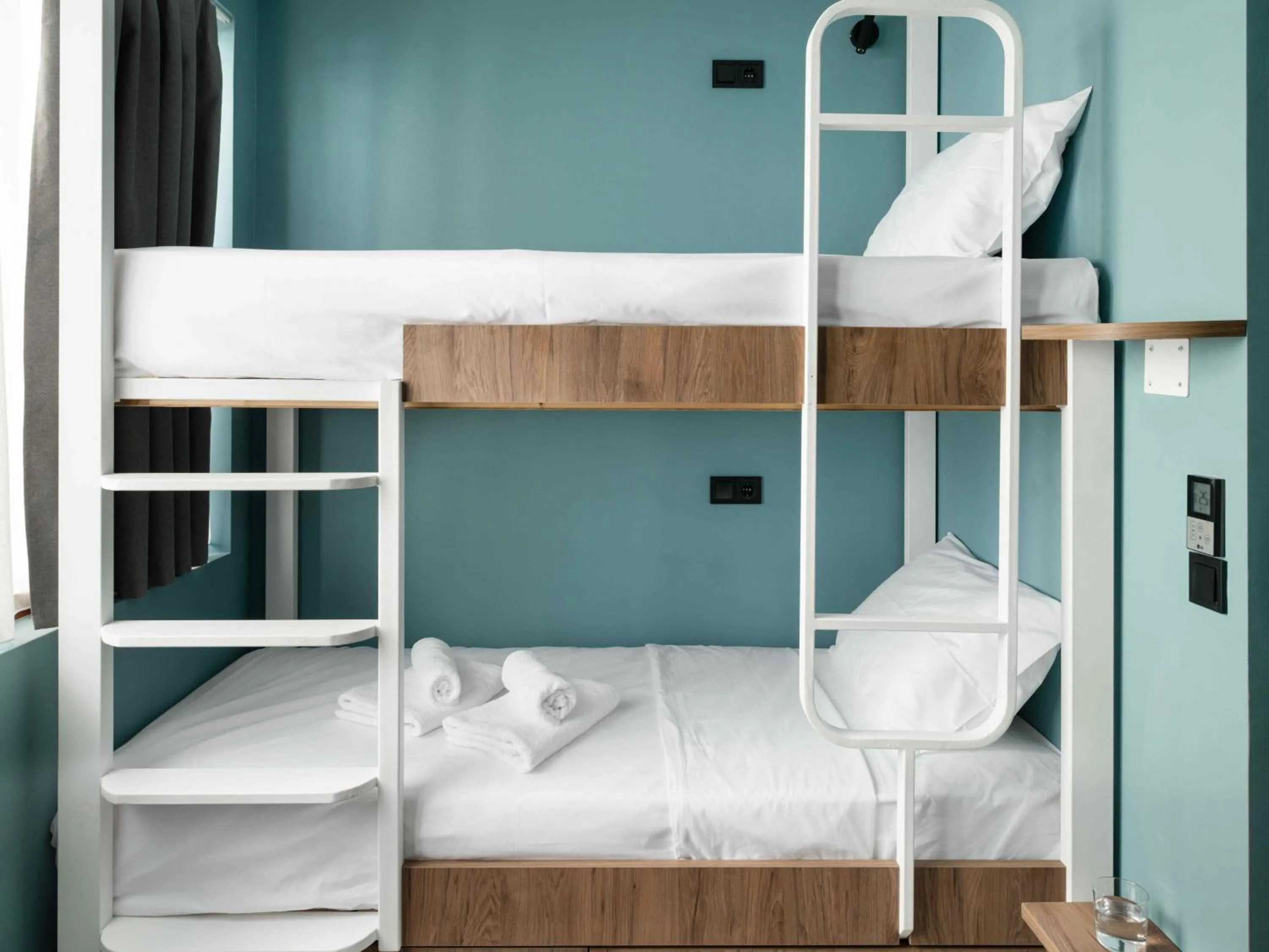 bunk bed, Bed in Zeus is Loose Hostel