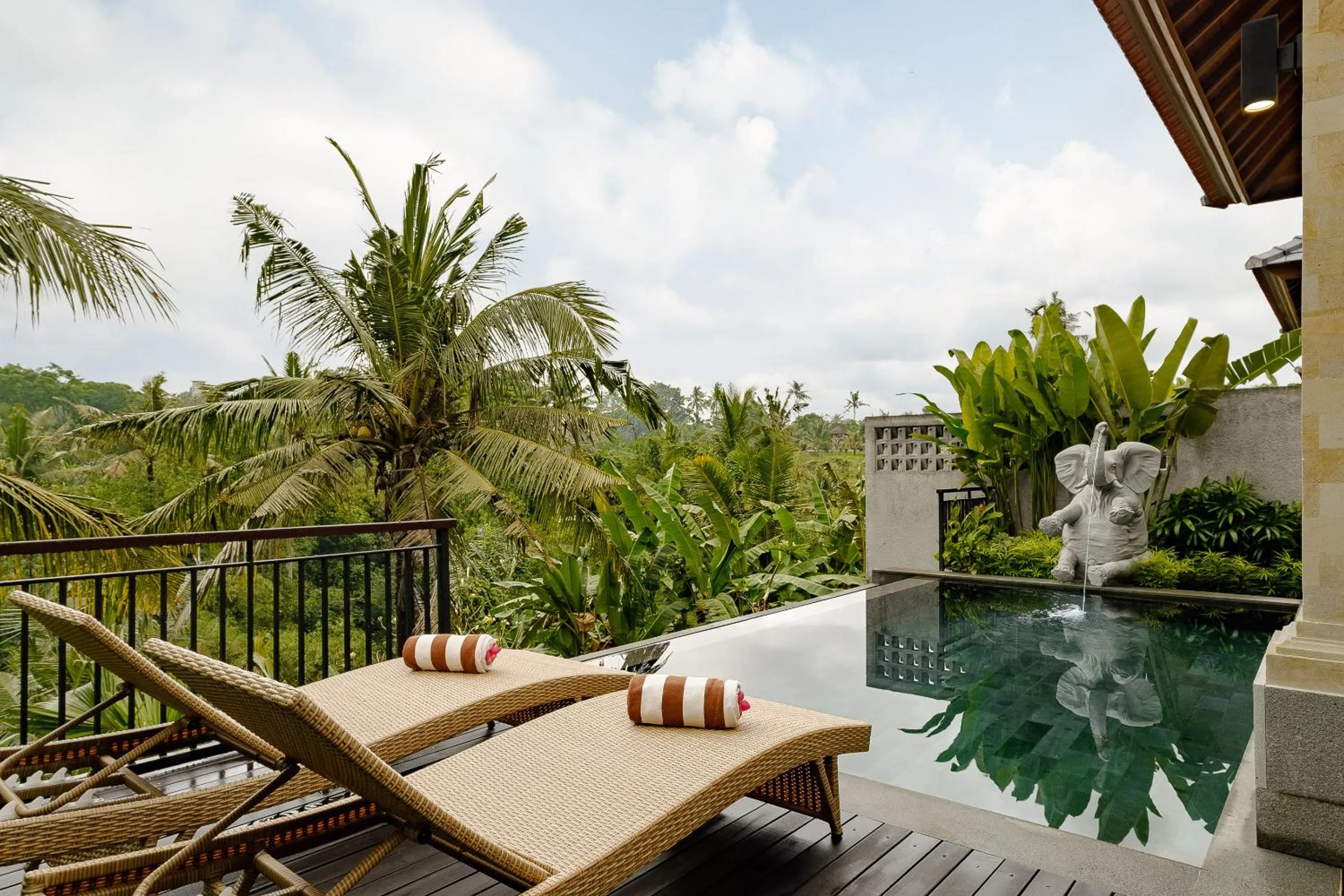 Swimming pool in Yanyan Resort Ubud