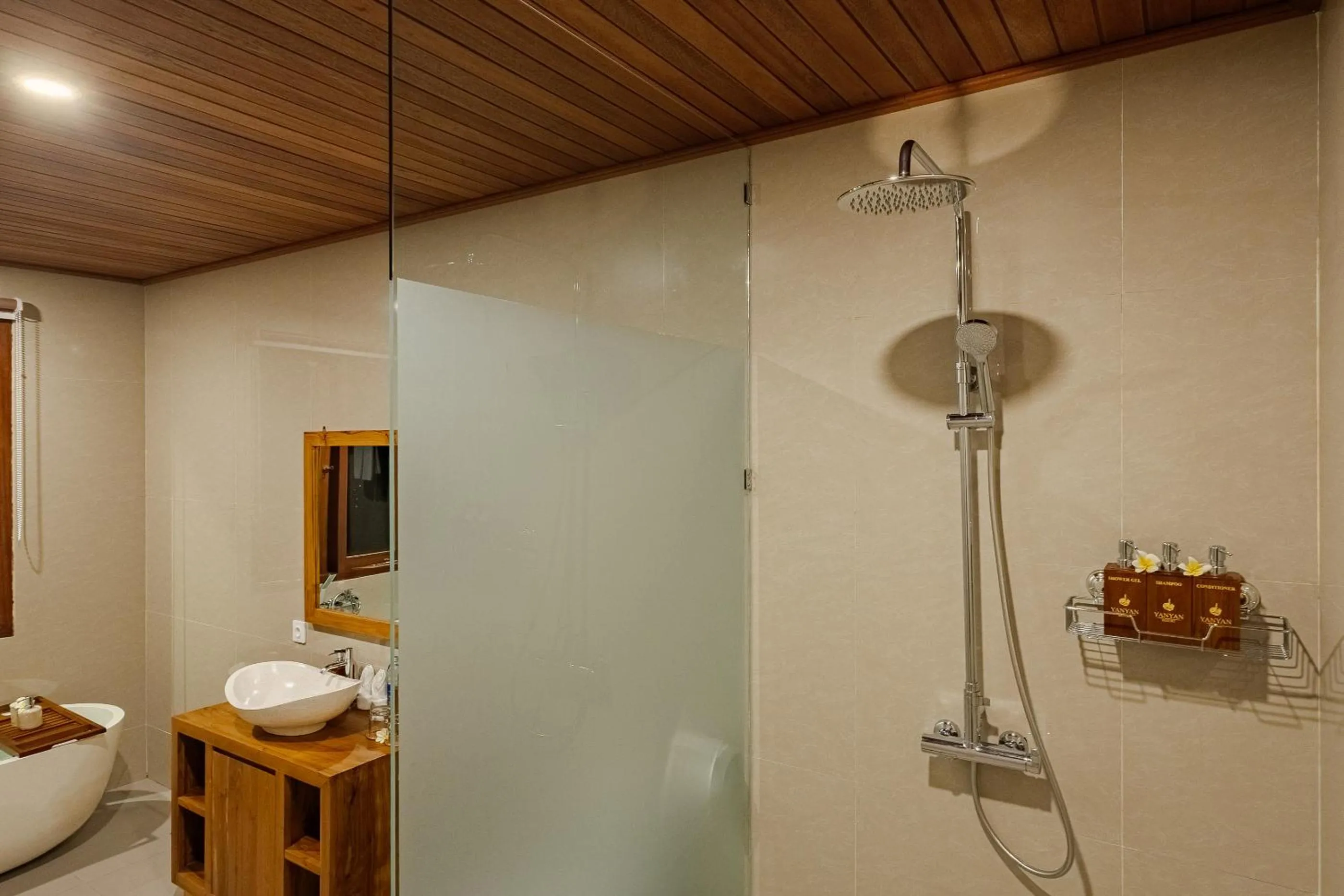 Shower in Yanyan Resort Ubud