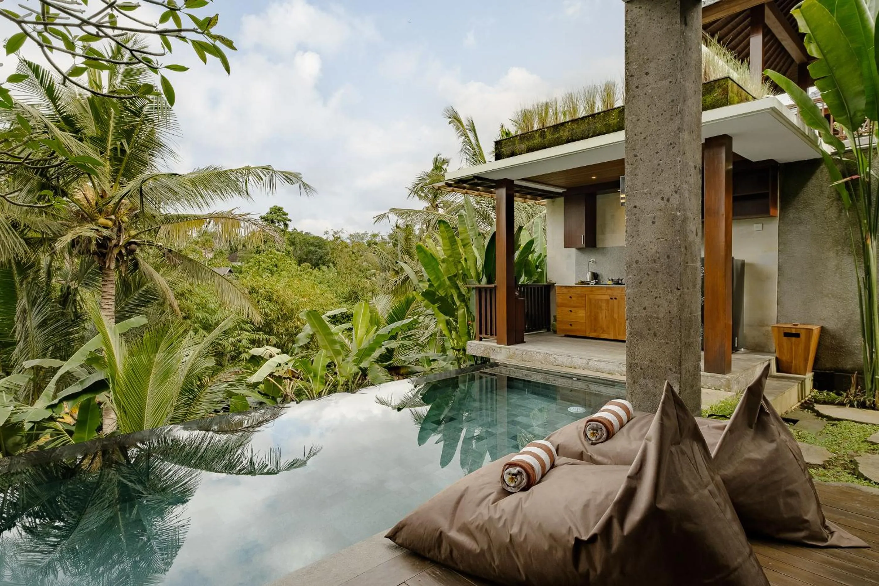 Swimming pool in Yanyan Resort Ubud