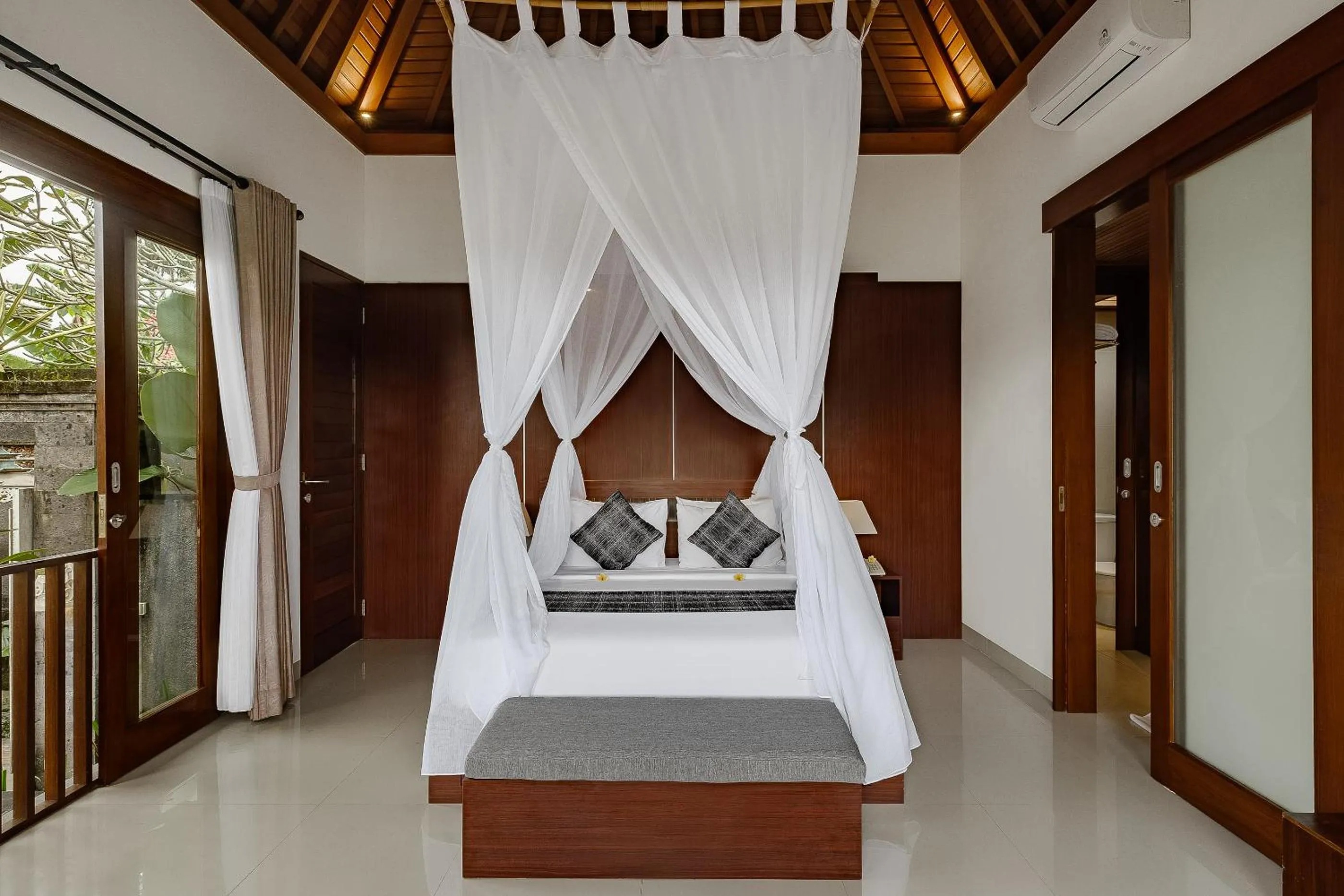 Bed in Yanyan Resort Ubud