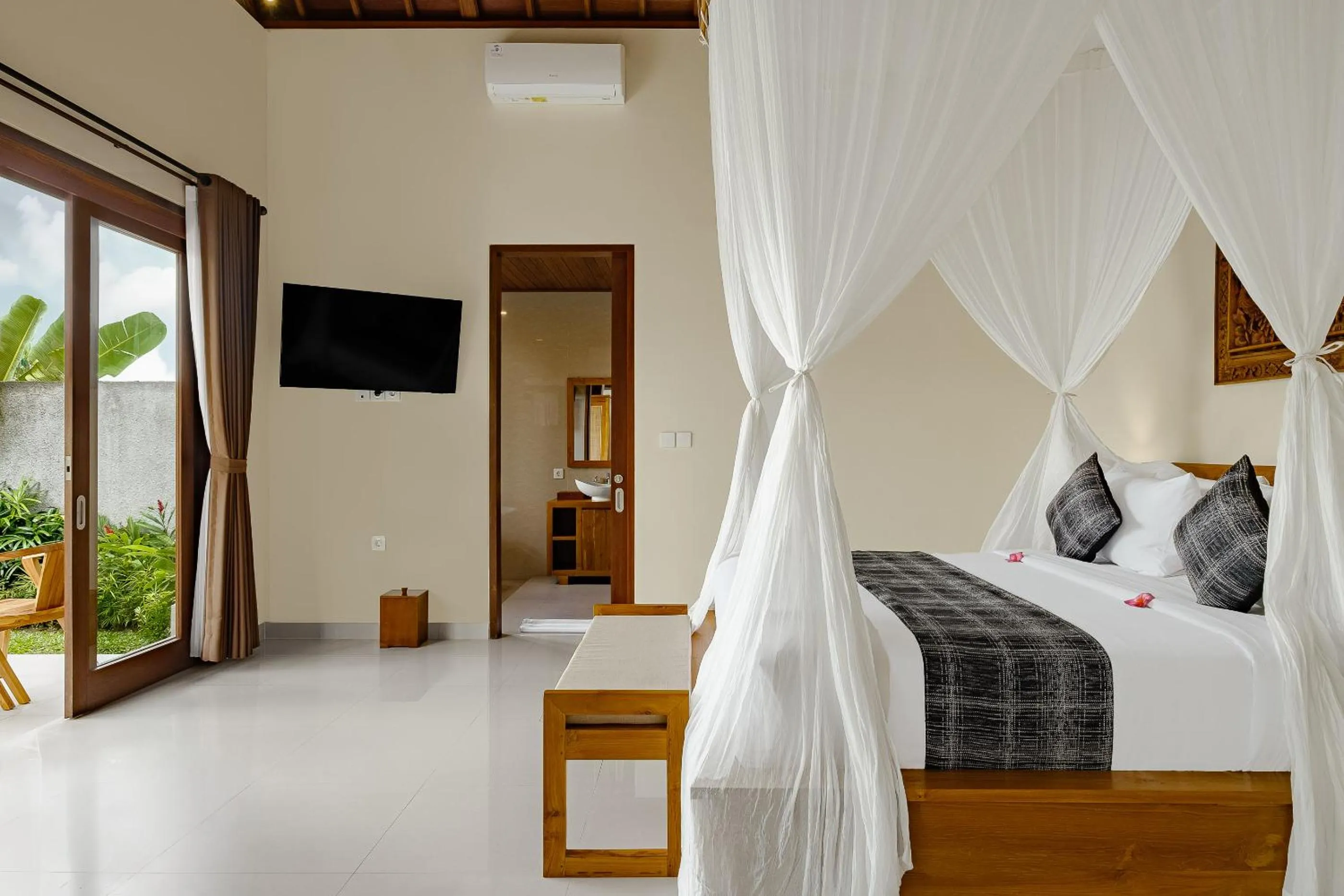 Bed in Yanyan Resort Ubud